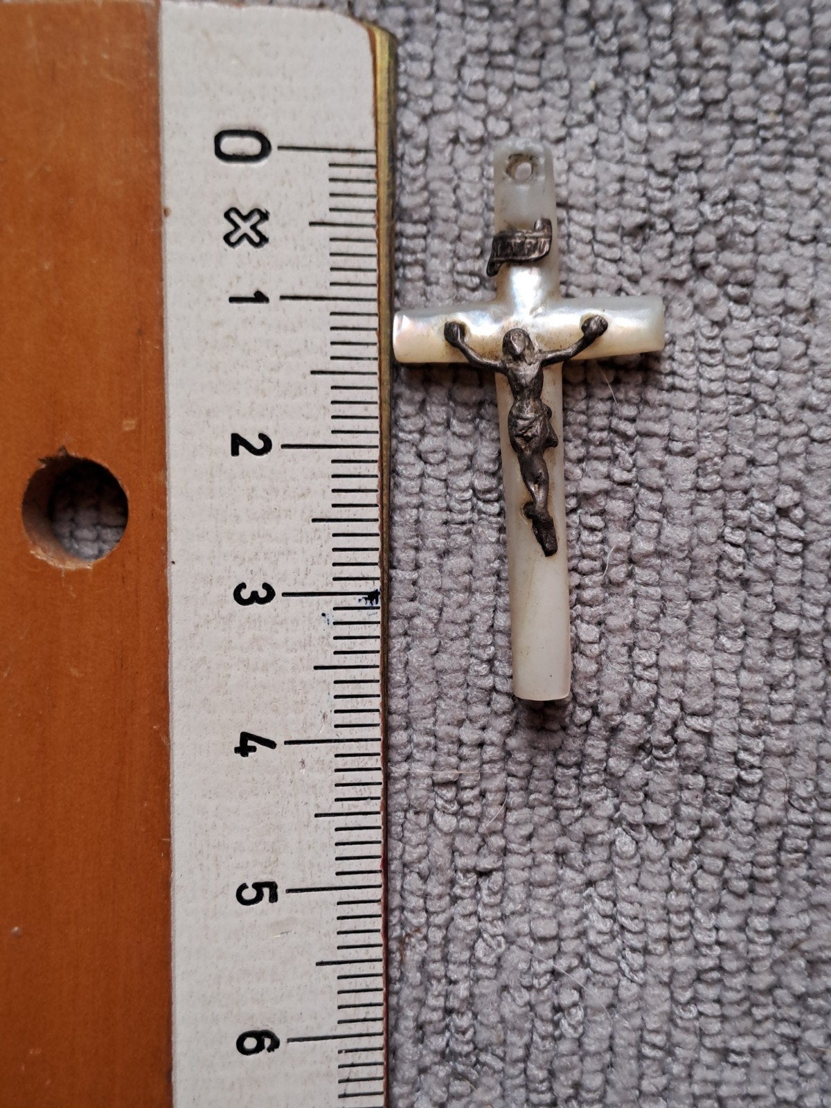 Antiek Parelmoer hanger Kruisbeeld met Corpus, Antiek en Kunst, Ophalen of Verzenden