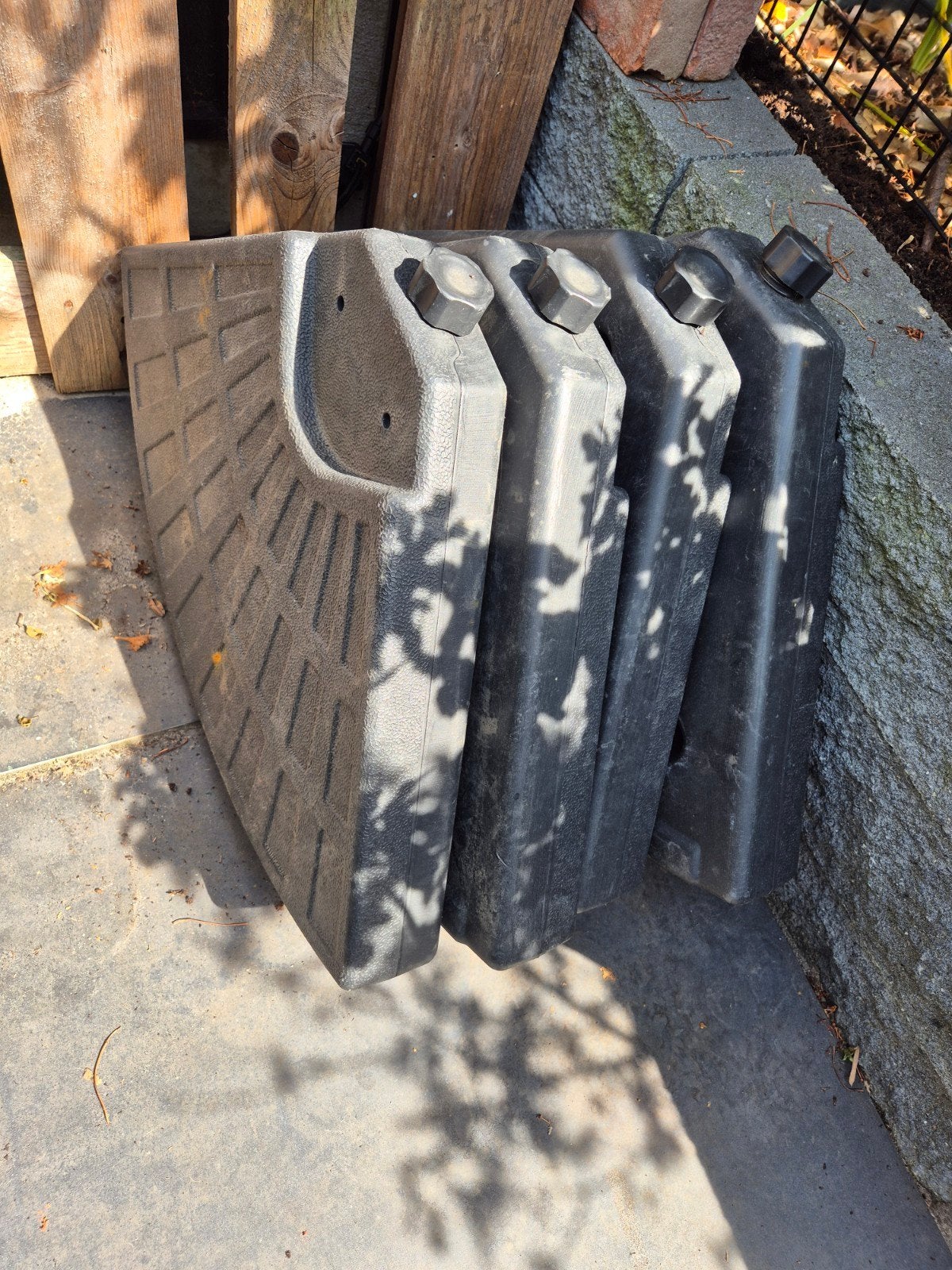 4x Parasolvoet houders - lek, wel vulbaar met zand/steentjes, Tuin en Terras, Parasols, Ophalen, Gebruikt, Minder dan 1 meter