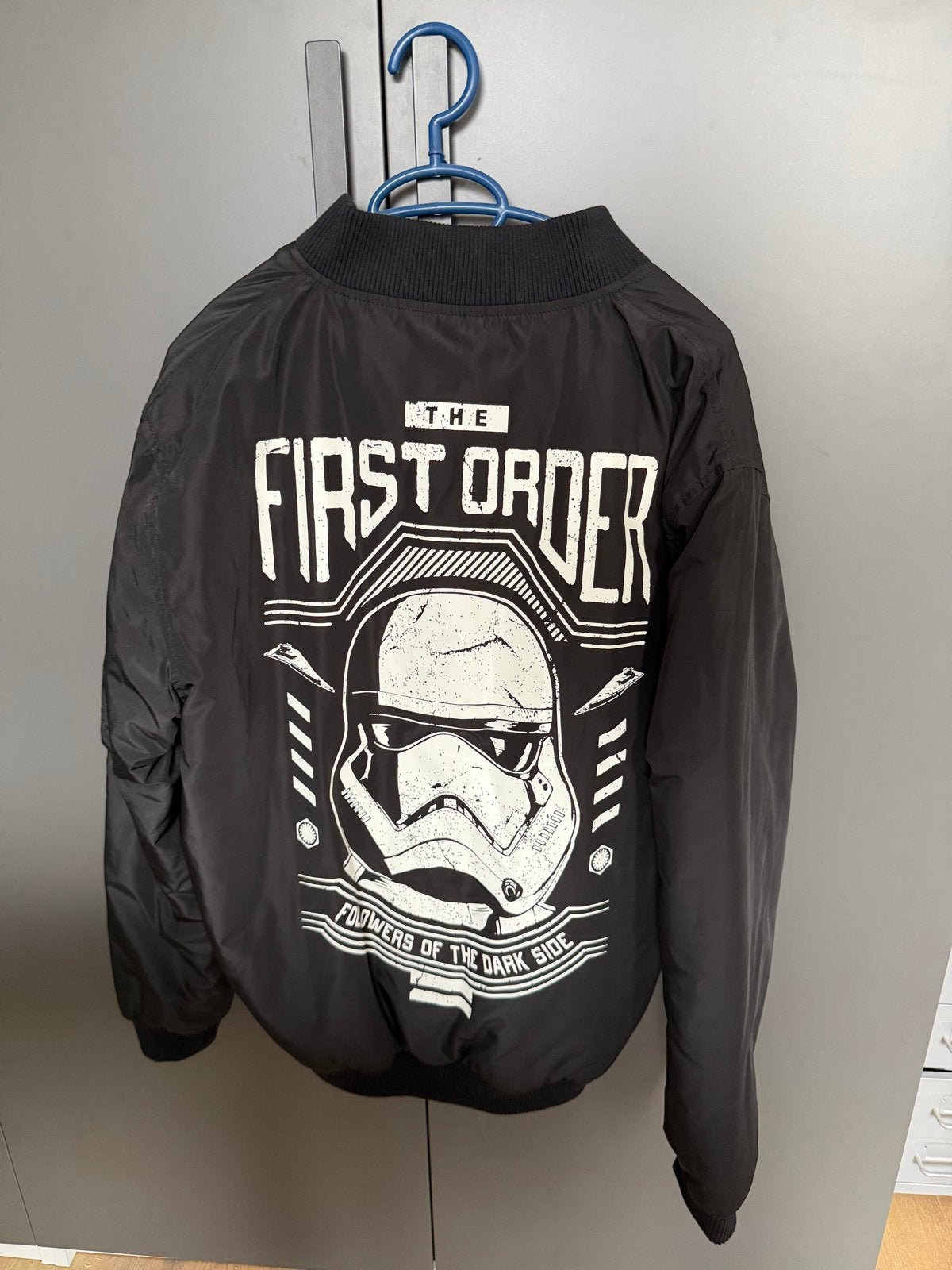 Star Wars Jas / Bomberjack - The First Order, Kleding | Heren, Jassen | Zomer, Ophalen of Verzenden, Nieuw, Maat 48/50 (M), Zwart