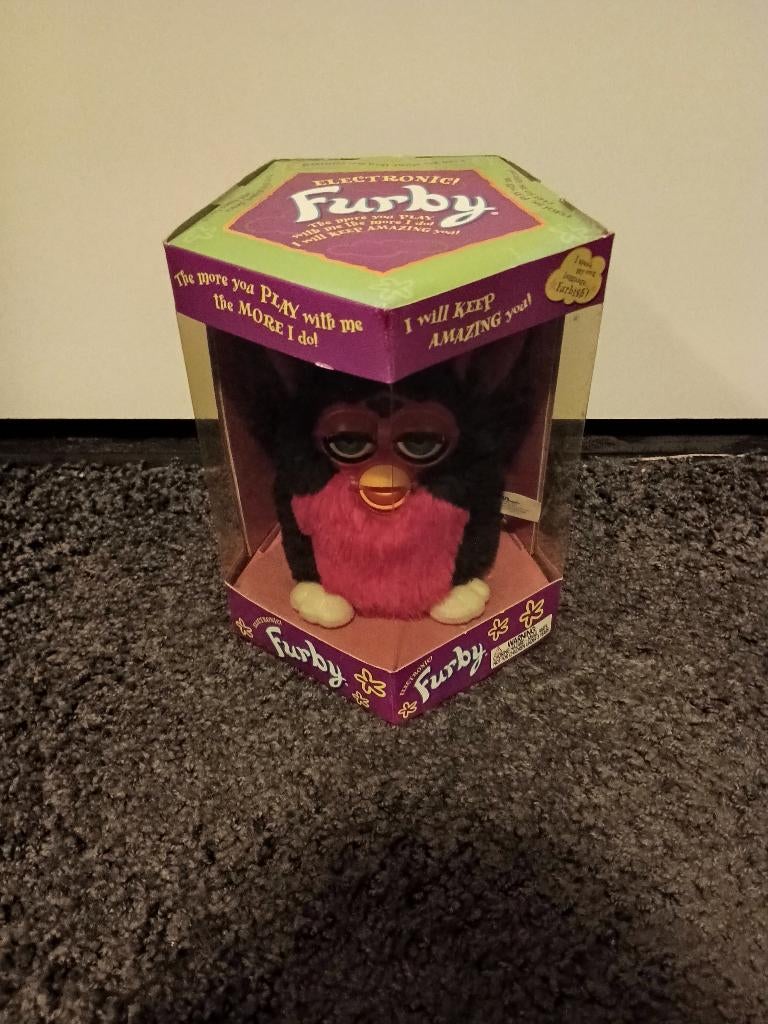 Furby Juicy Grape nieuw in doos, Verzamelen, Verzenden, Nieuw
