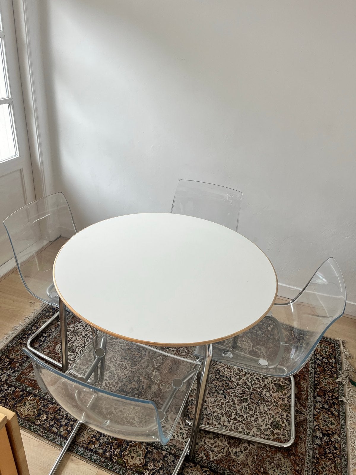 Eettafel met 4 Tobias stoelen - Chroom & Plexiglas- wit hout, Ophalen, Kunststof, Gebruikt, Wit