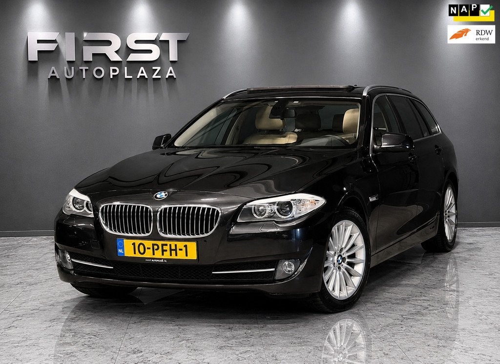 BMW 5-serie Touring 523i Executive AUTOMAAT PANODAK|HEAD-UP|, Auto's, BMW, Euro 5, Achterwielaandrijving, Gebruikt, Beige