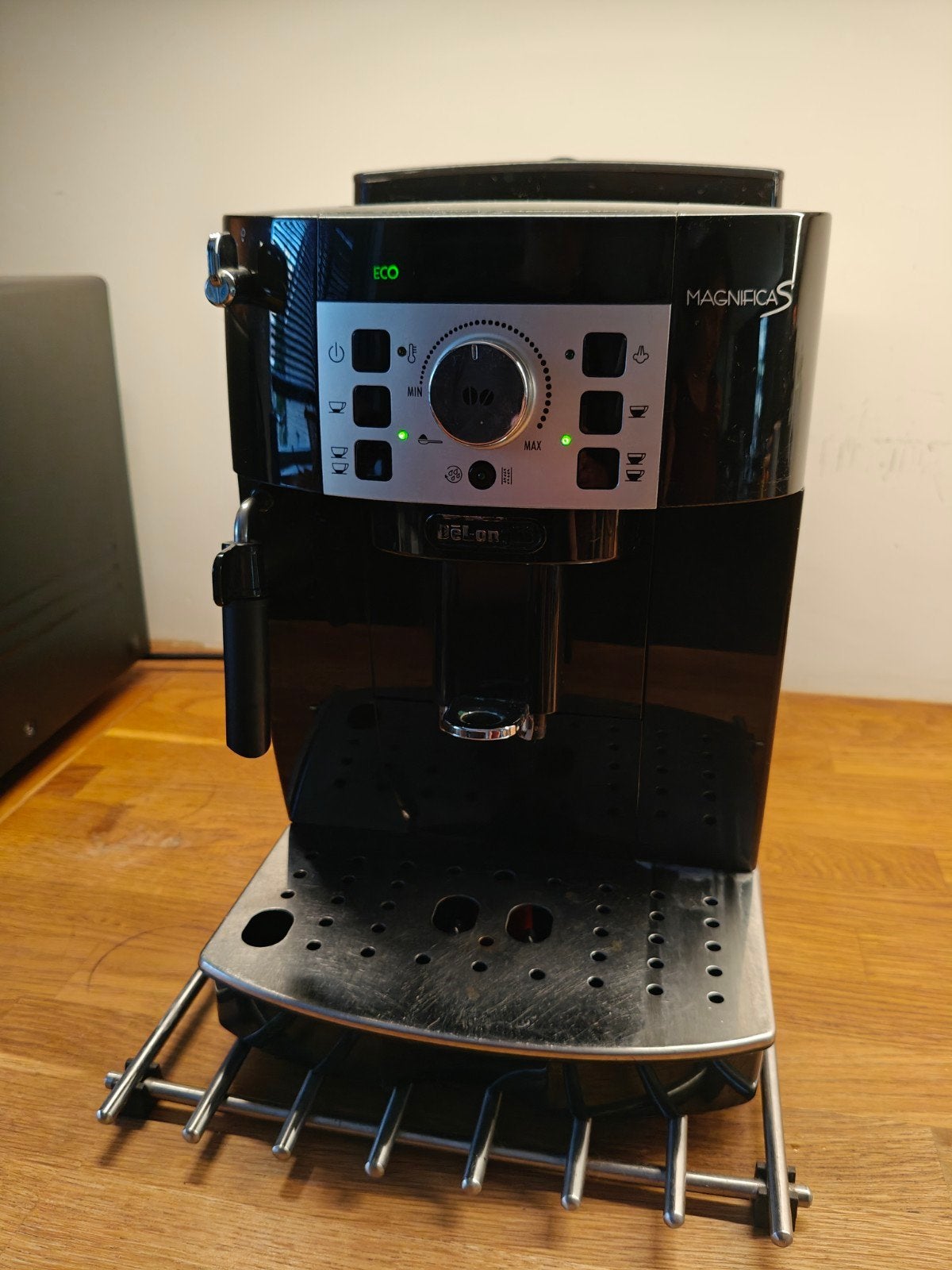 De'Longhi MagnificaS Coffee machine, Witgoed en Apparatuur, Ophalen, Afneembaar waterreservoir, Gebruikt, Koffiemachine