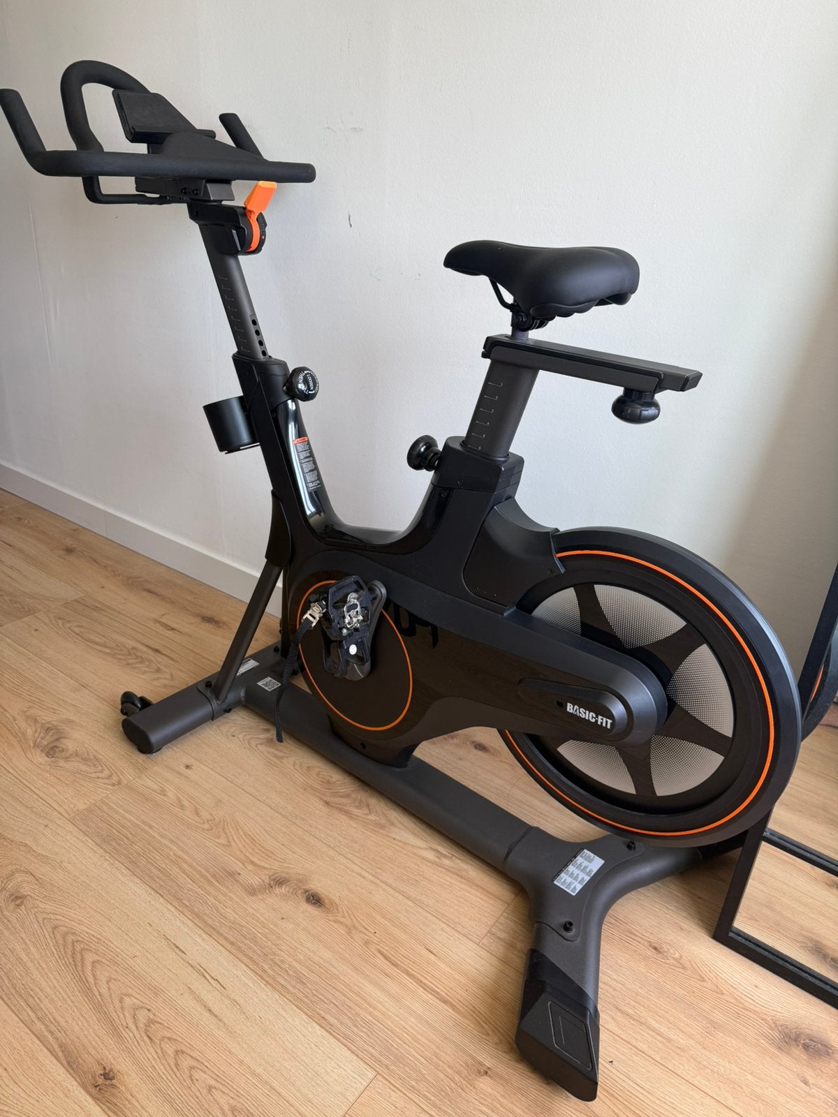 Basic-Fit spinningfiets – nieuw en ongebruikt, Sport en Fitness, Fitnessapparatuur, Ophalen, Zo goed als nieuw, Spinningfiets