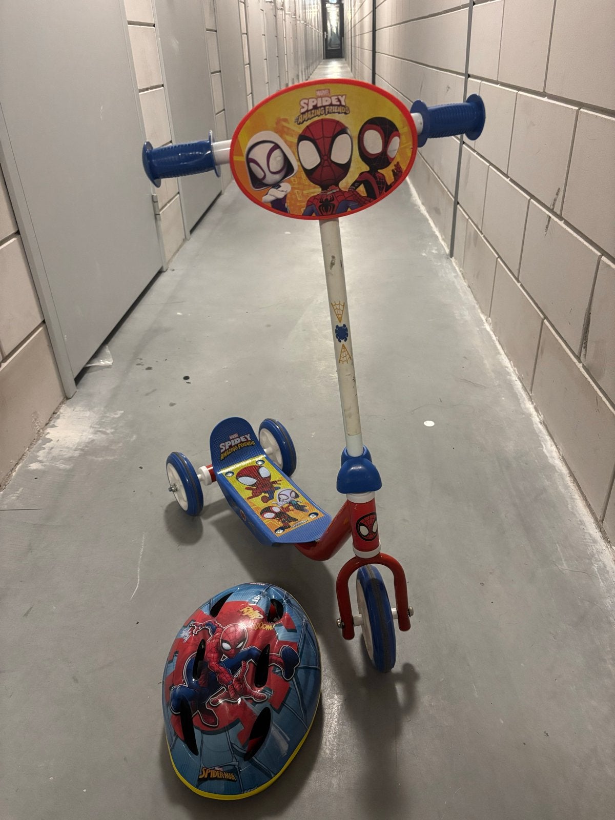 Spiderman step met helm voor kinderen, Ophalen, Gebruikt, Gewone step
