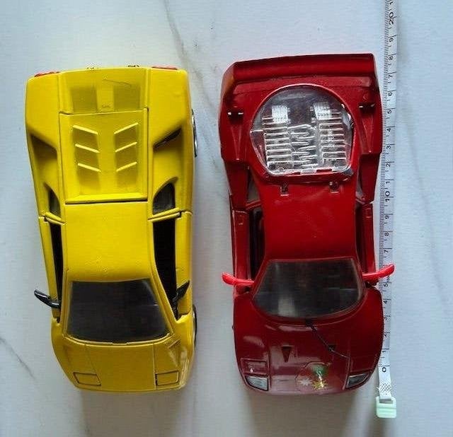 2 modelauto's: Lamborghini Diablo en Ferrari F40, Verzamelen, Ophalen of Verzenden, Zo goed als nieuw, Auto's