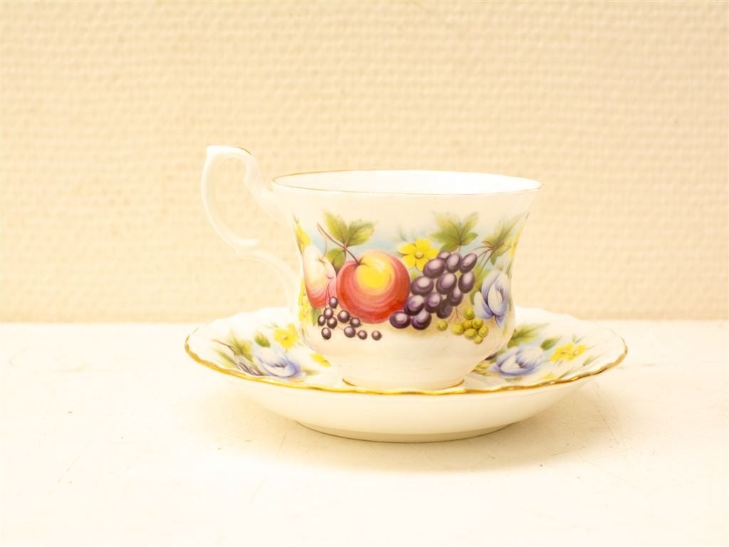 Richmond Bone china porseleinen kop en schotel 33673, Gebruikt, Ophalen of Verzenden, Bord(en), Overige stijlen