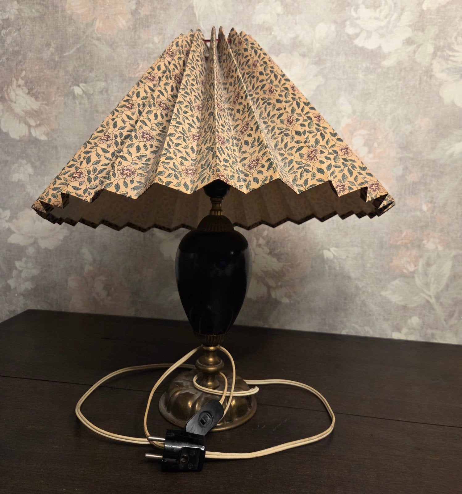 Vintage tafellamp met geplooide kap - bloemmotief, Ophalen of Verzenden, Gebruikt, Vintage, Retro, Klassiek