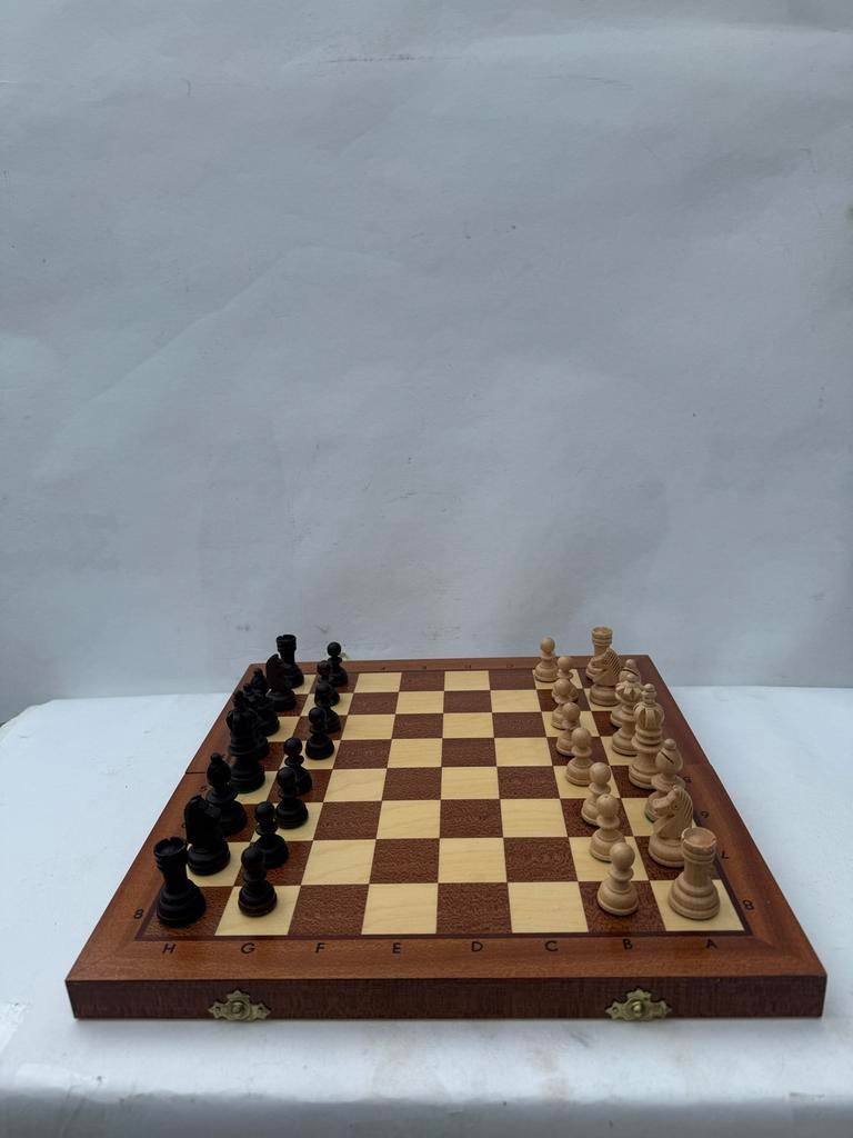 Houten Schaakspel - Reisformaat met Opbergvak, Een of twee spelers, Ophalen of Verzenden, Zo goed als nieuw, Reisspel