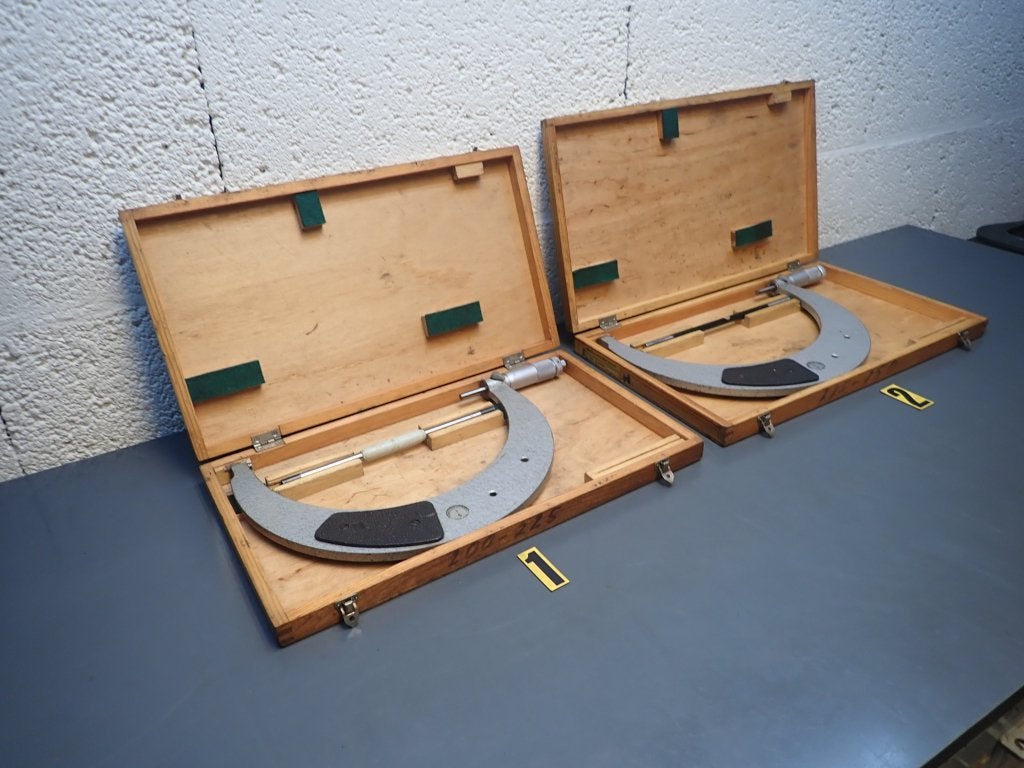 2X Buitenschroefmaat 200-225 + 225-250mm , Buiten micrometer, Niet ingevuld, Gebruikt, Afstand, Niet ingevuld