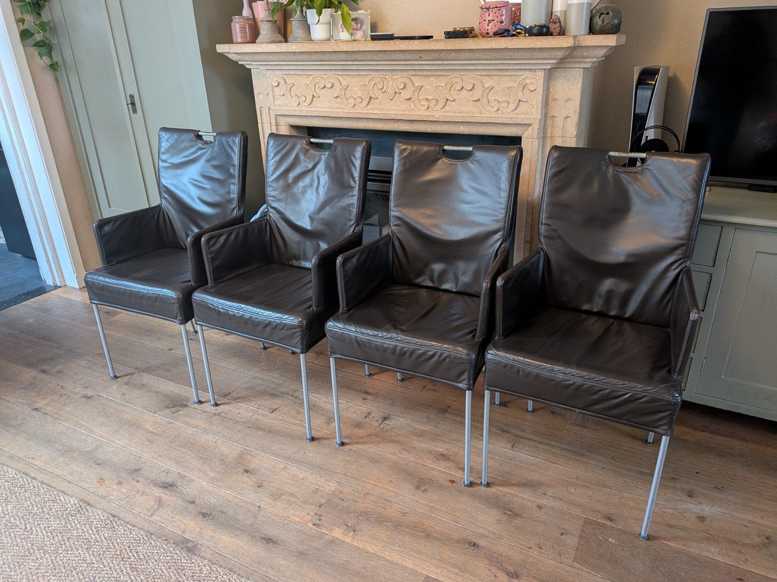 4 lederen eetkamerstoelen met armleuning., Huis en Inrichting, Stoelen, Ophalen, Zo goed als nieuw, Bruin, Leer