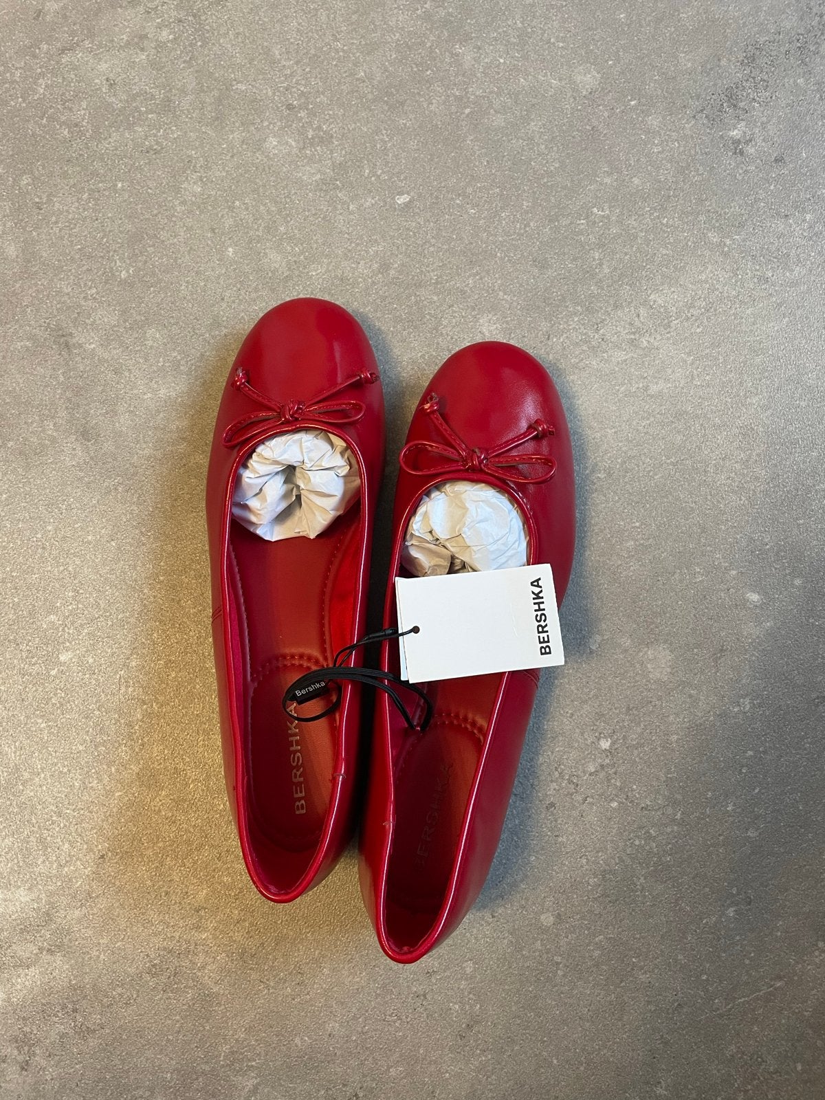 Bershka rode ballerina's - Nieuw met kaartje, Kleding | Dames, Ophalen of Verzenden, Nieuw, Rood, Ballerina's
