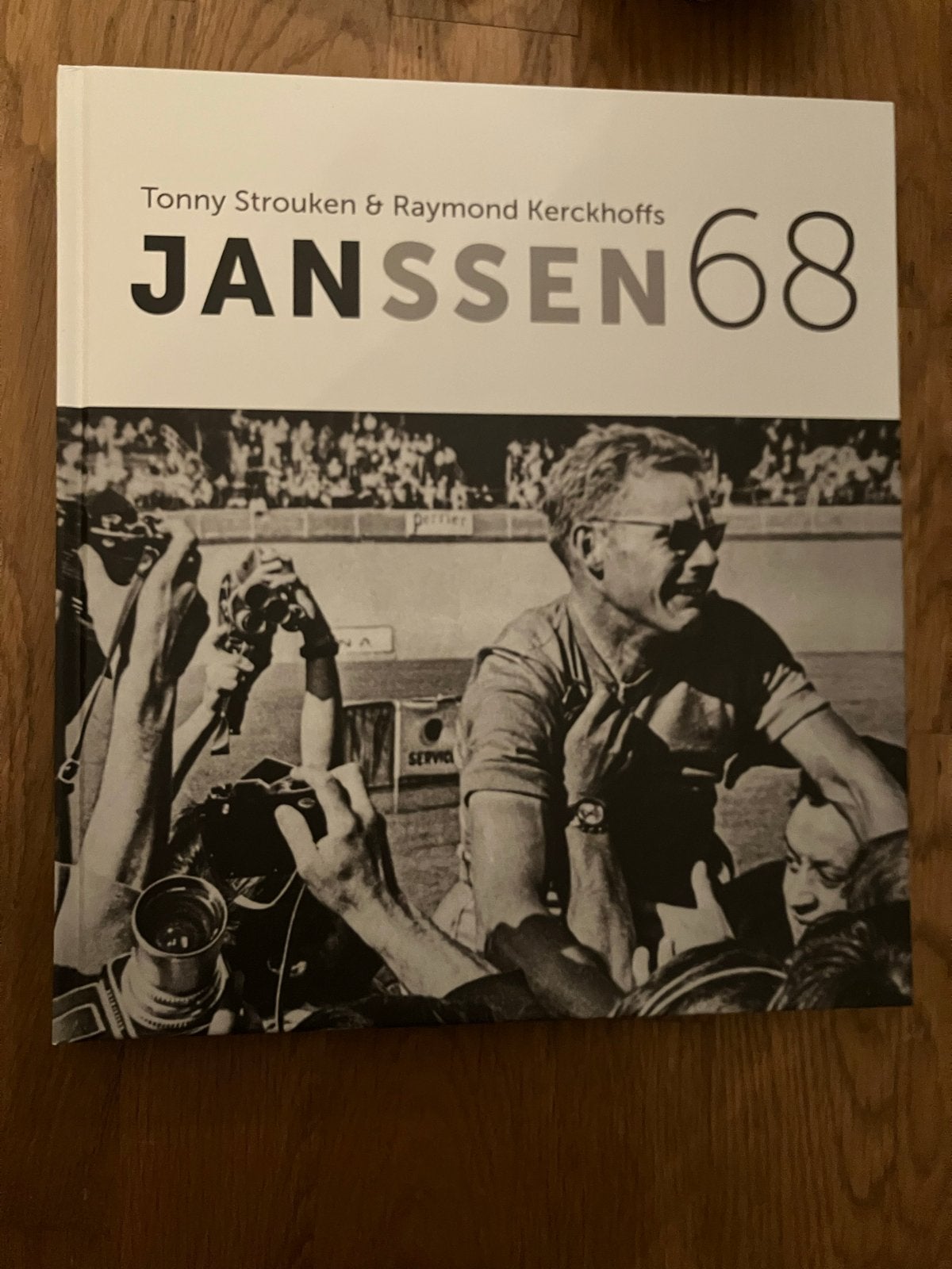 Janssen 68 - Tonny Strouken & Raymond Kerckhoffs, Boeken, Ophalen of Verzenden, Zo goed als nieuw, Lopen en Fietsen