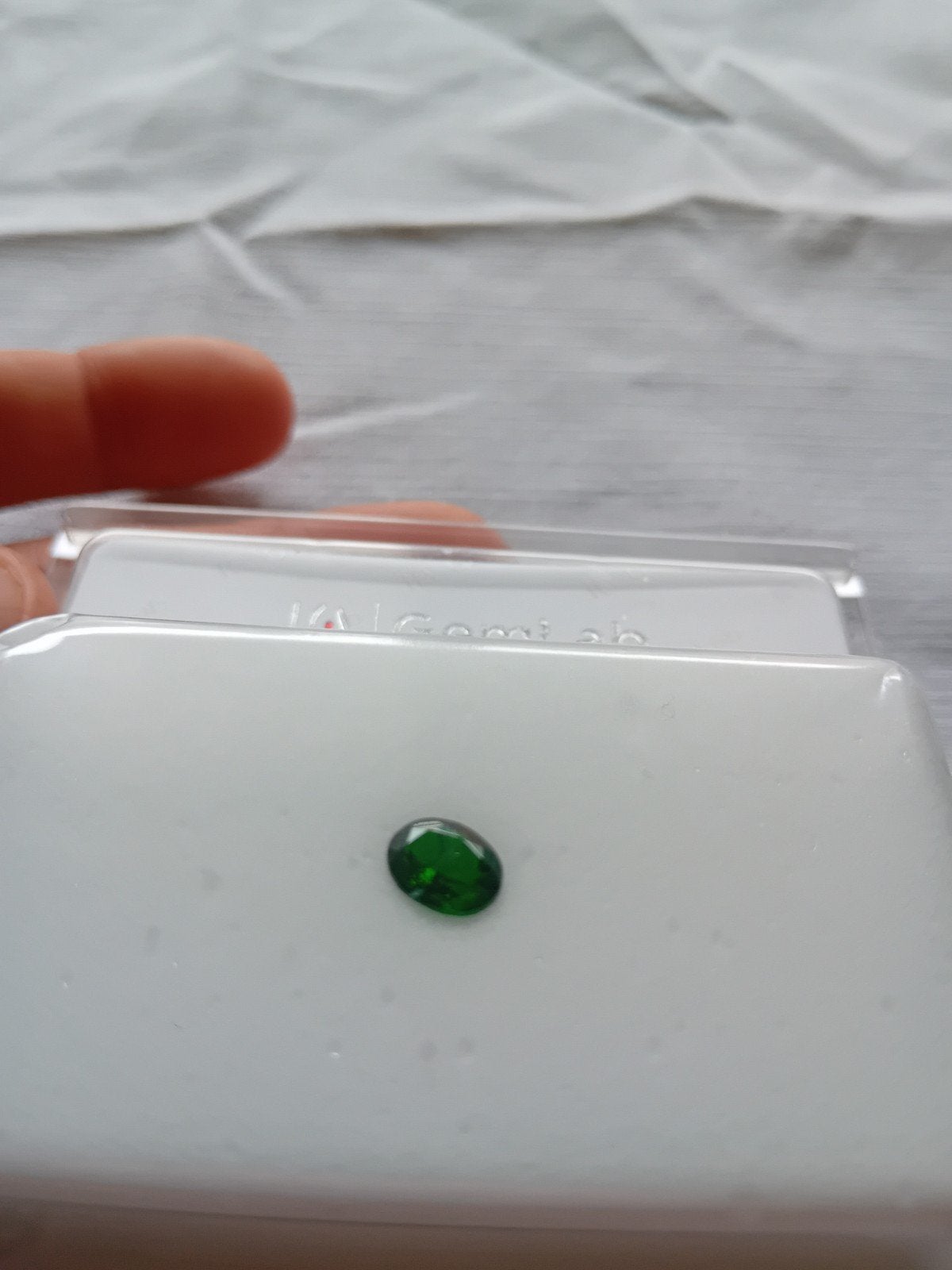Natuurlijke Tsavoriet Ovaal 1.46 cts met certificaat, Ophalen of Verzenden, Nieuw