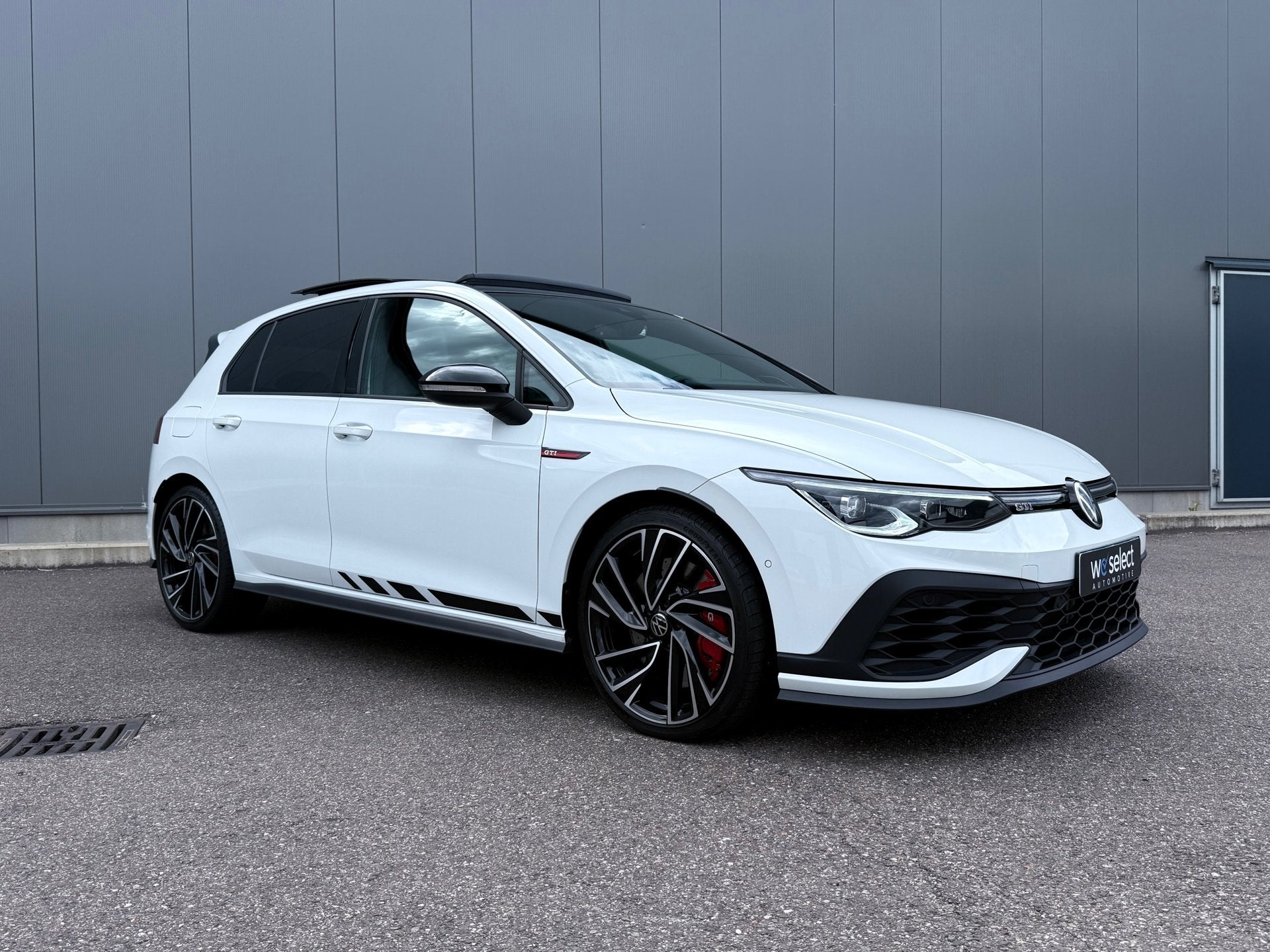 Volkswagen Golf 2.0 TSI GTI Clubsport 300 PK l Pano l H&K l, Gebruikt, 4 cilinders, 1984 cc, Wit