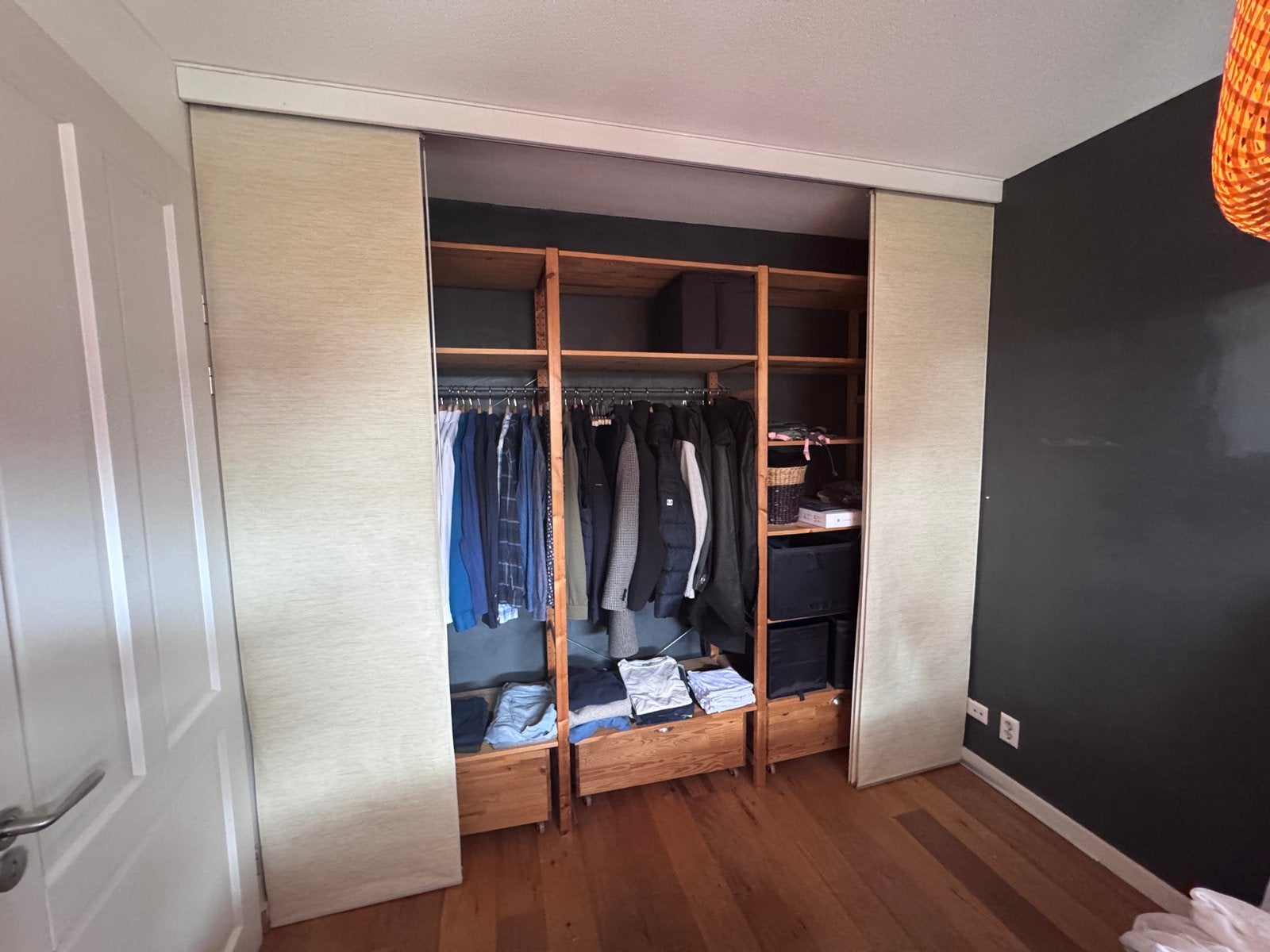 Grote IKEA IVAR kast met schuifdeuren en veel opbergruimte, Ophalen, Met plank(en), Gebruikt, 200 cm of meer