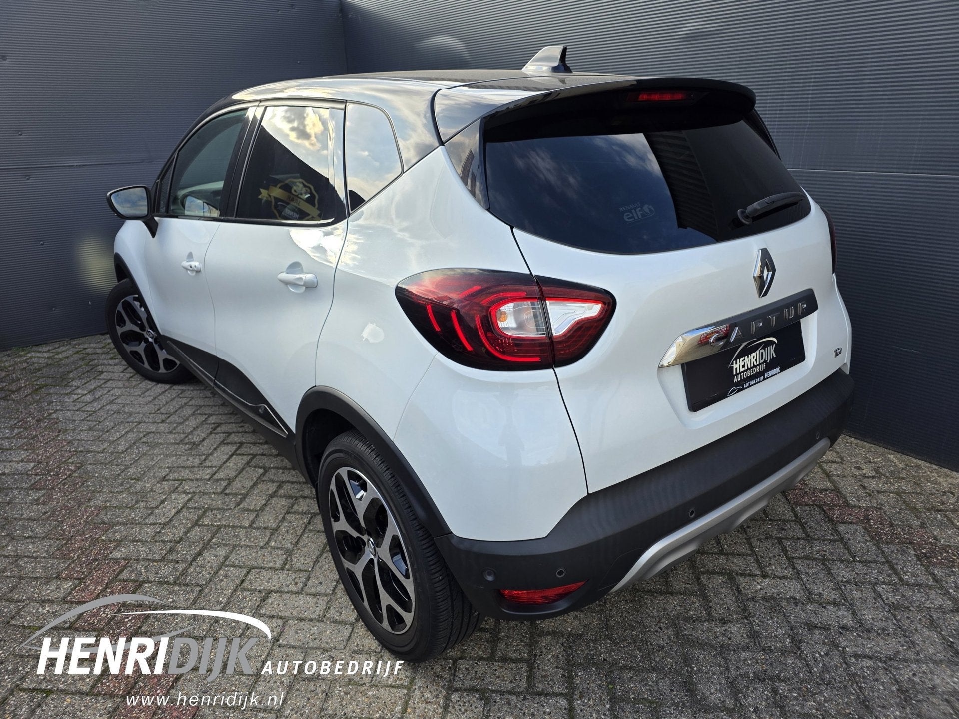 Renault Captur 1.2 TCe Crossborder Pano / ParkAssist / Cruis, Auto's, Dealer onderhouden, Stof, Gebruikt, 118 pk