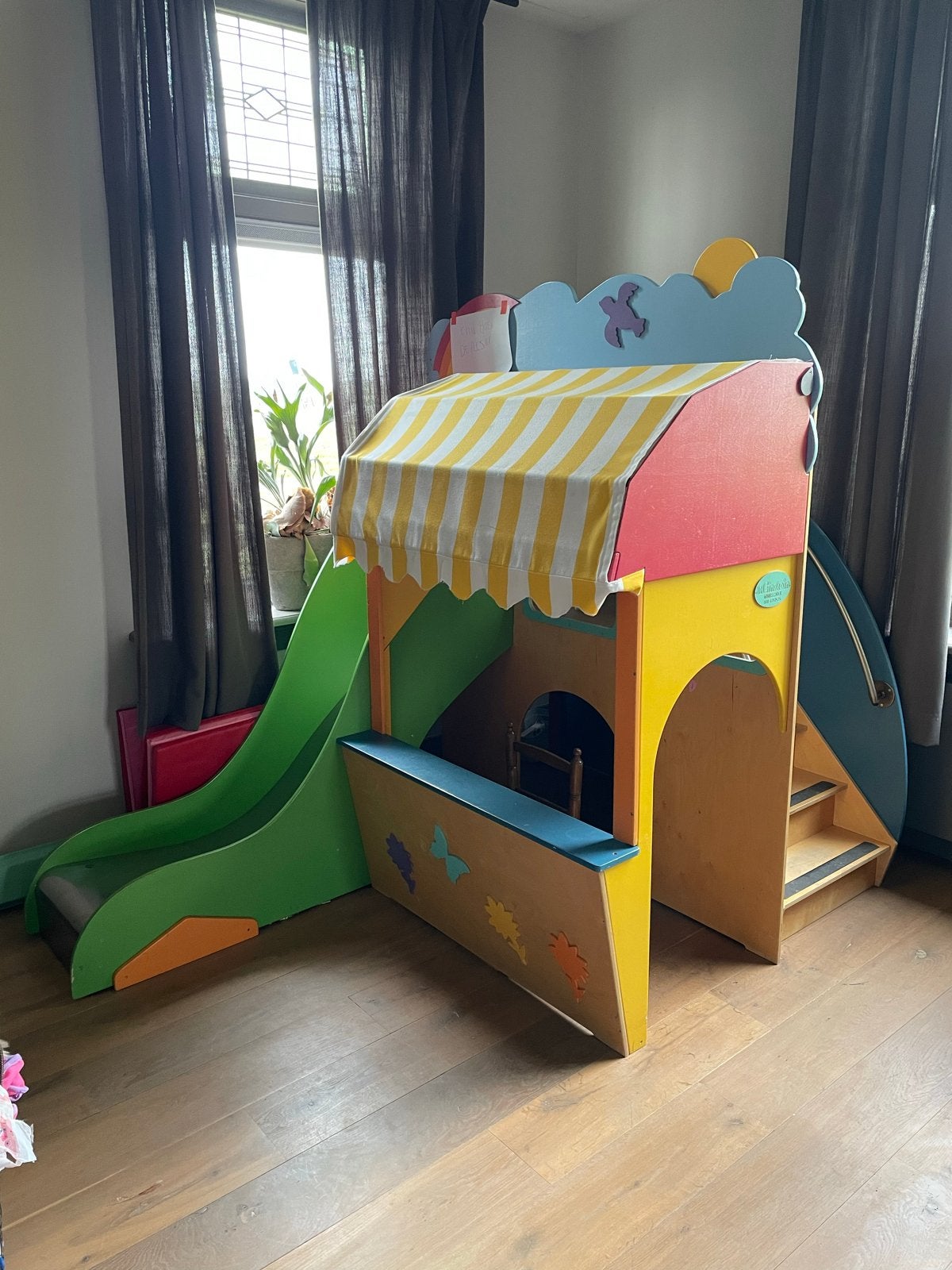 Super gaaf speelhuis met glijbaan en winkeltje, Kinderen en Baby's, Ophalen, Gebruikt, Hout