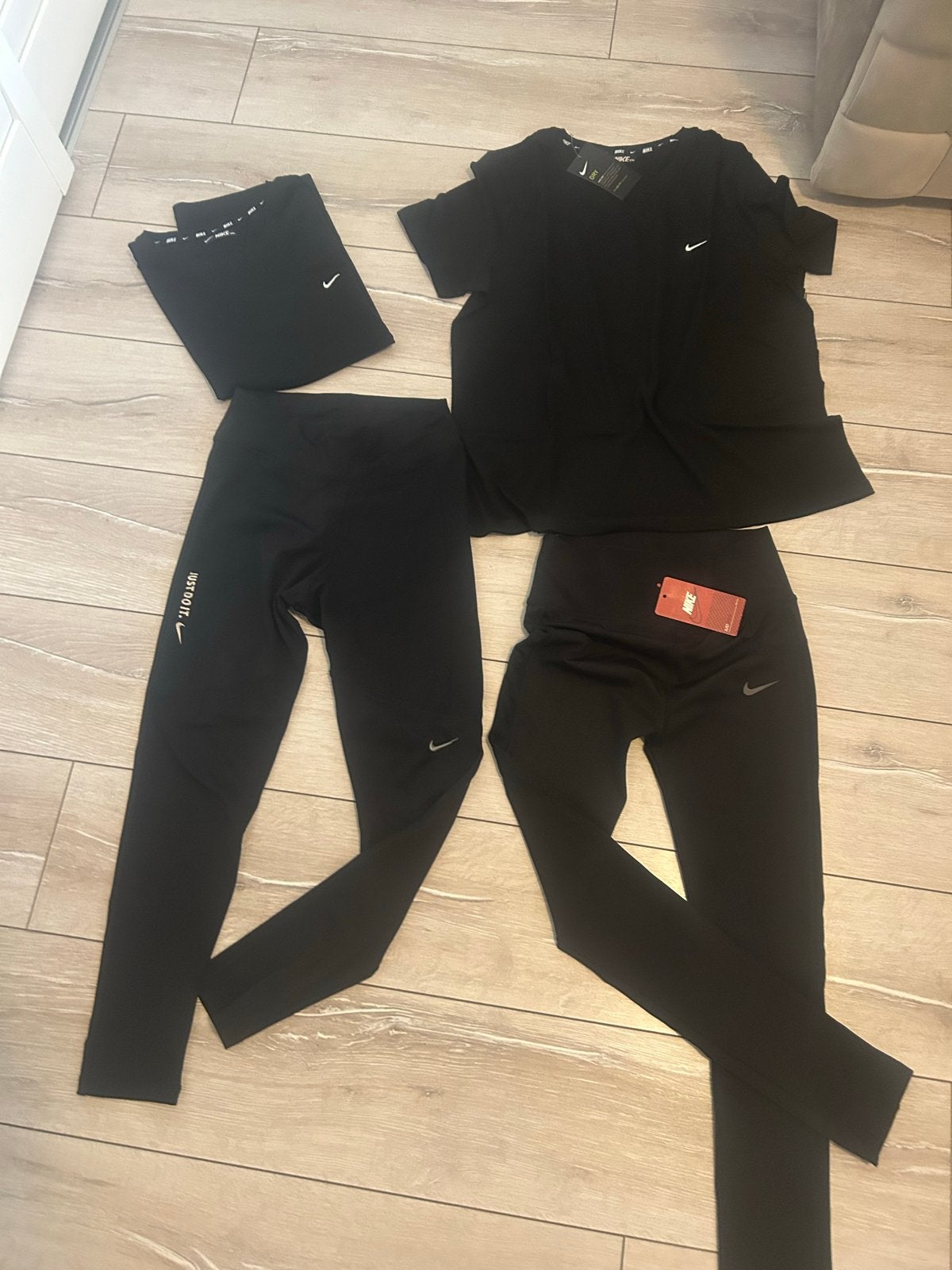 Twee Nike sets - Broek/legging gedragen, rest nieuw, Ophalen of Verzenden, Zo goed als nieuw, Maat 38/40 (M), Zwart