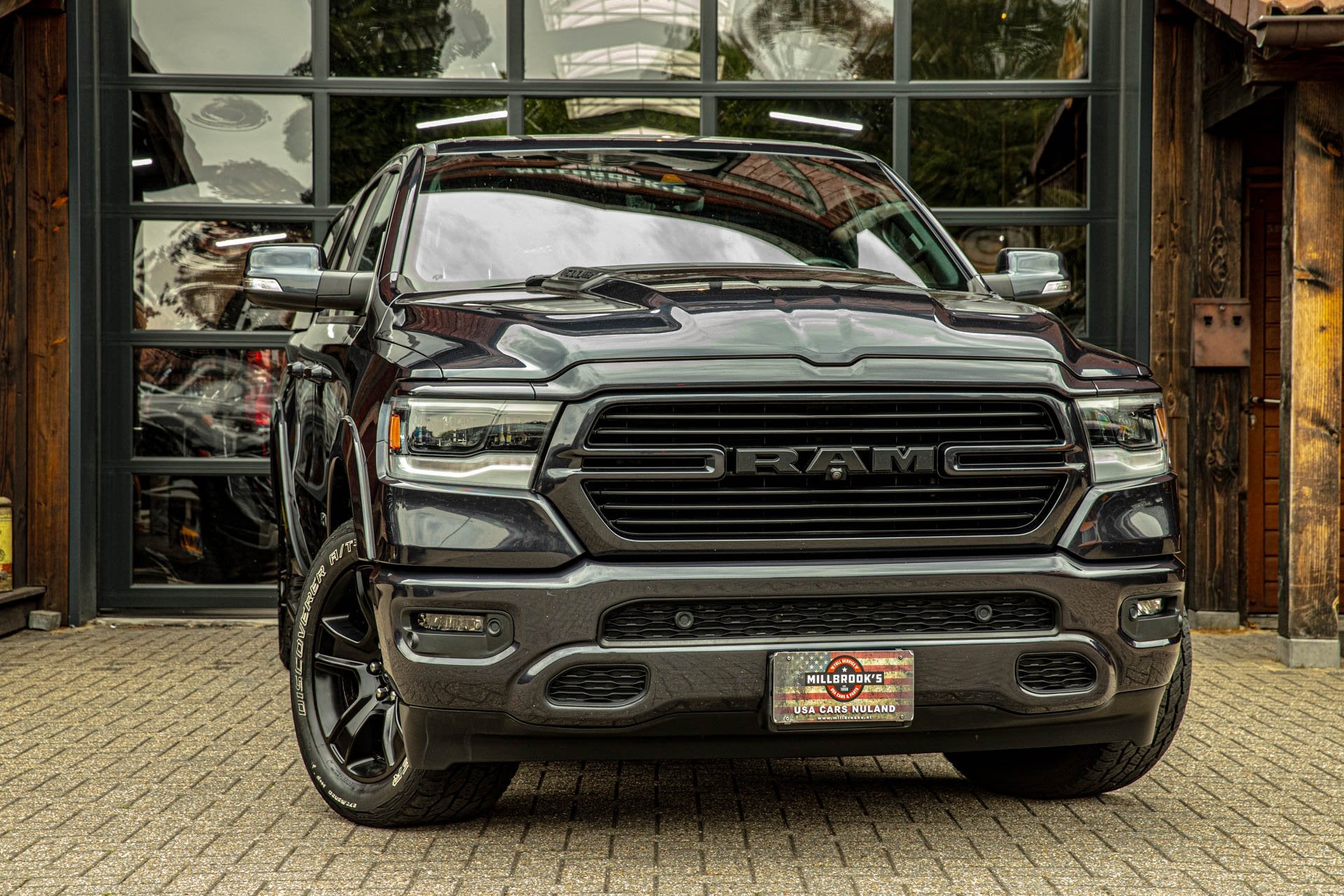 Dodge Ram 1500 5.7 V8 4x4 Crew Cab Sport (bj 2021), Auto's, Automaat, Lichtsensor, Gebruikt, 5654 cc