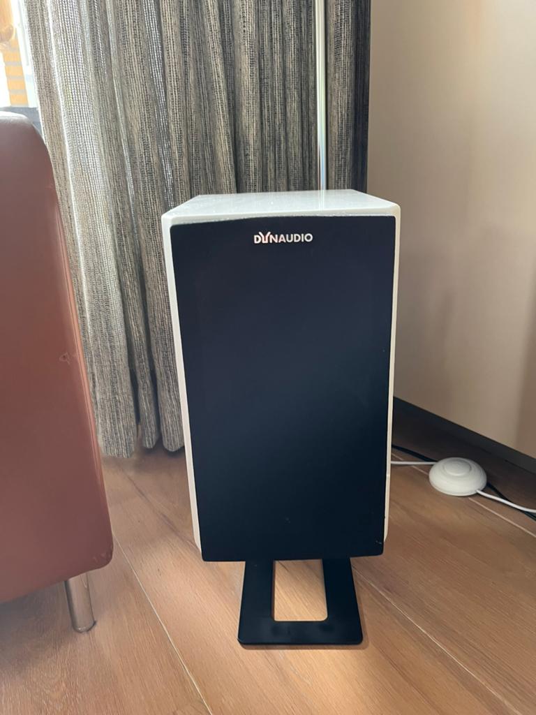 DYNAUDIO 4 speakers draadloos luistergemak, Audio, Tv en Foto, Luidsprekers, Zo goed als nieuw, 60 tot 120 watt, Front, Rear of Stereo speakers
