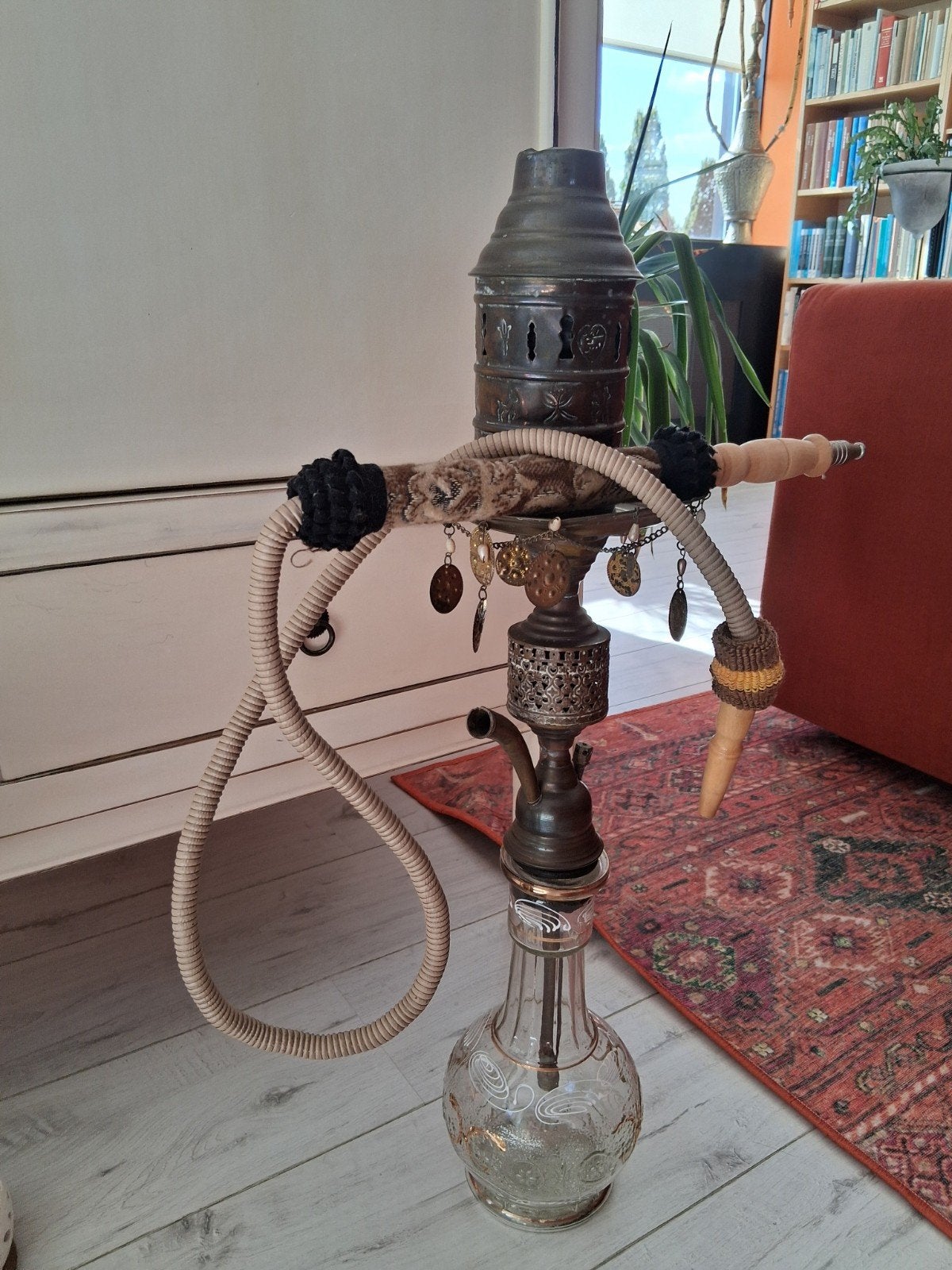 Egyptische waterpijp van koper en glas, Ophalen, Koper