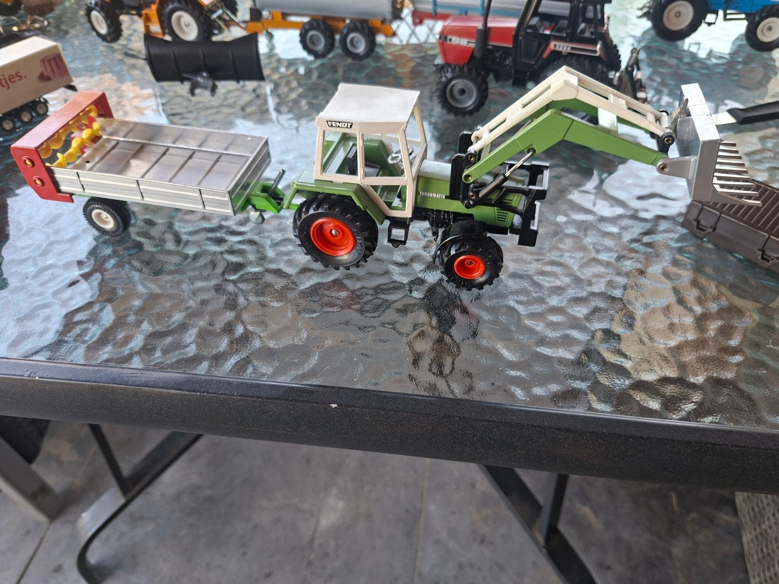 Siku Fendt 310LSA met voorlader en mestverspreider, Hobby en Vrije tijd, Modelauto's | 1:32, Ophalen of Verzenden, Zo goed als nieuw