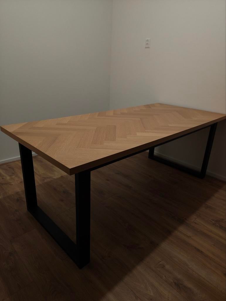 Nette eettafel, Huis en Inrichting, Tafels | Eettafels, Overige houtsoorten, Zo goed als nieuw, 150 tot 200 cm, Vier personen