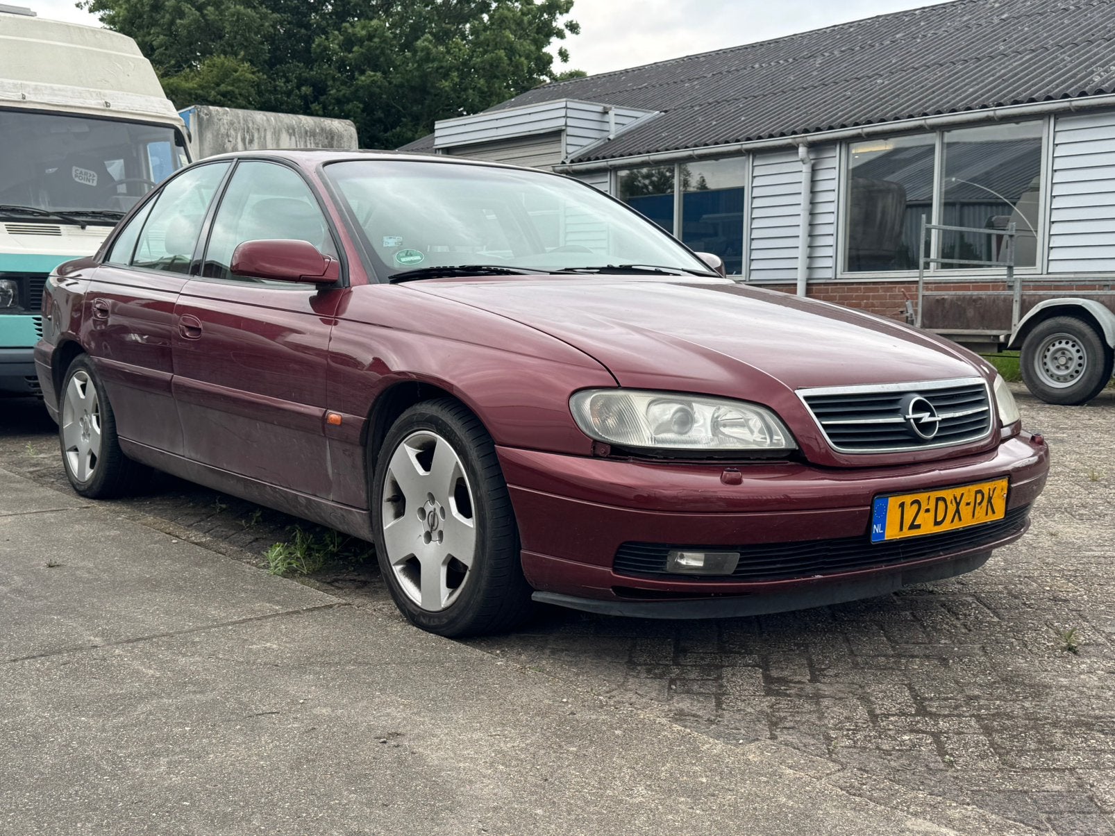 Opel Omega 3.0 I V6 SDN AUT 2000 Rood - ZIE OMSCHRIJVING, Omega, Achterwielaandrijving, 1800 kg, Beige