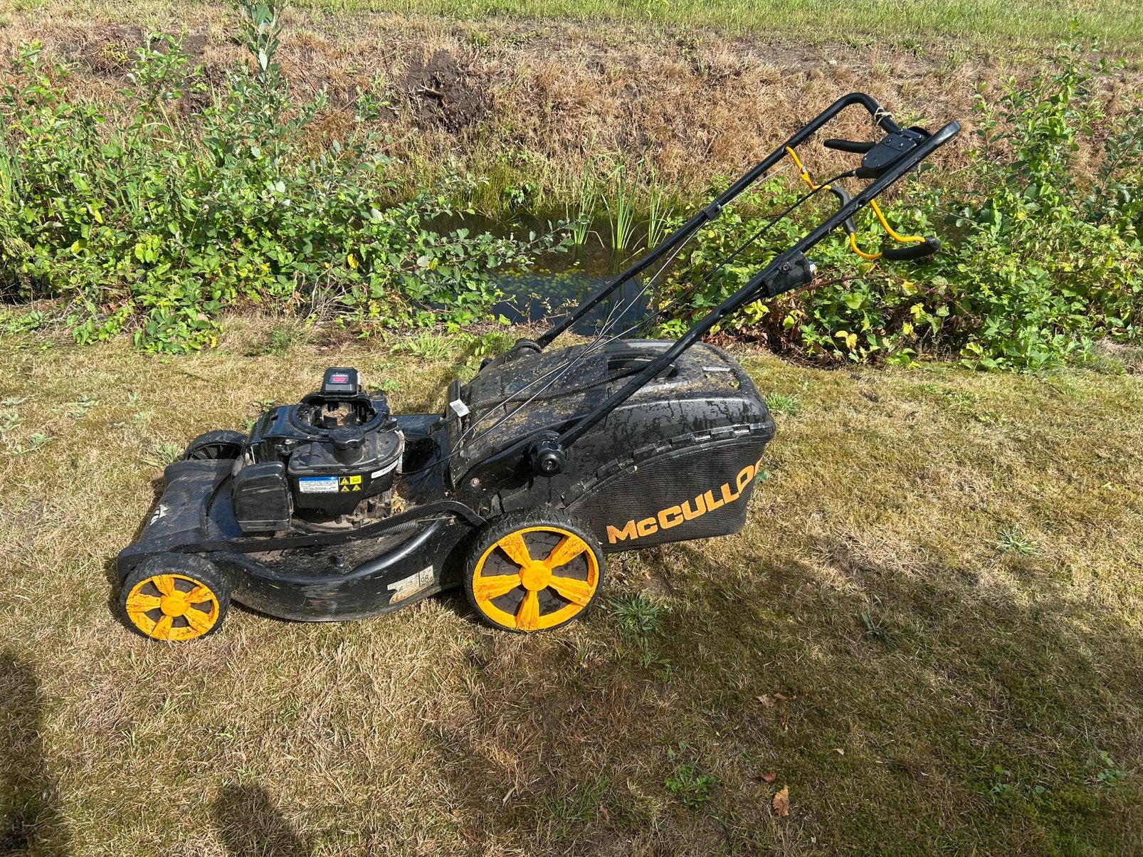 Mcloughlin Benzine Grasmaaier met Briggs & Stratton Motor, Ophalen, Gebruikt, Benzine-grasmaaier, Elektrische starter