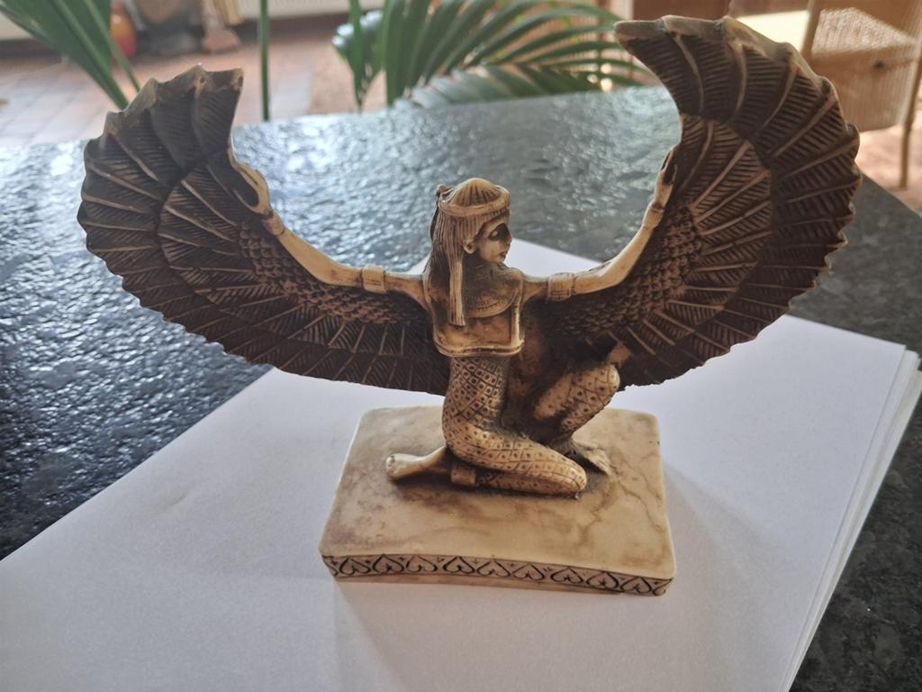Isis beeldje - Egyptische godin - 18 x 15 cm, Verzamelen, Beelden en Beeldjes, Ophalen of Verzenden, Zo goed als nieuw, Religie