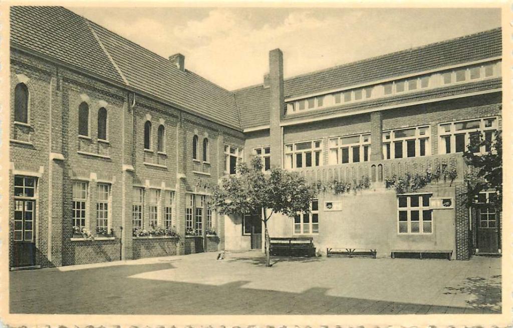 381-411-011 Ravels Openluchtschool voor zwakke meisjes, Verzenden, Voor 1920, Overig Europa