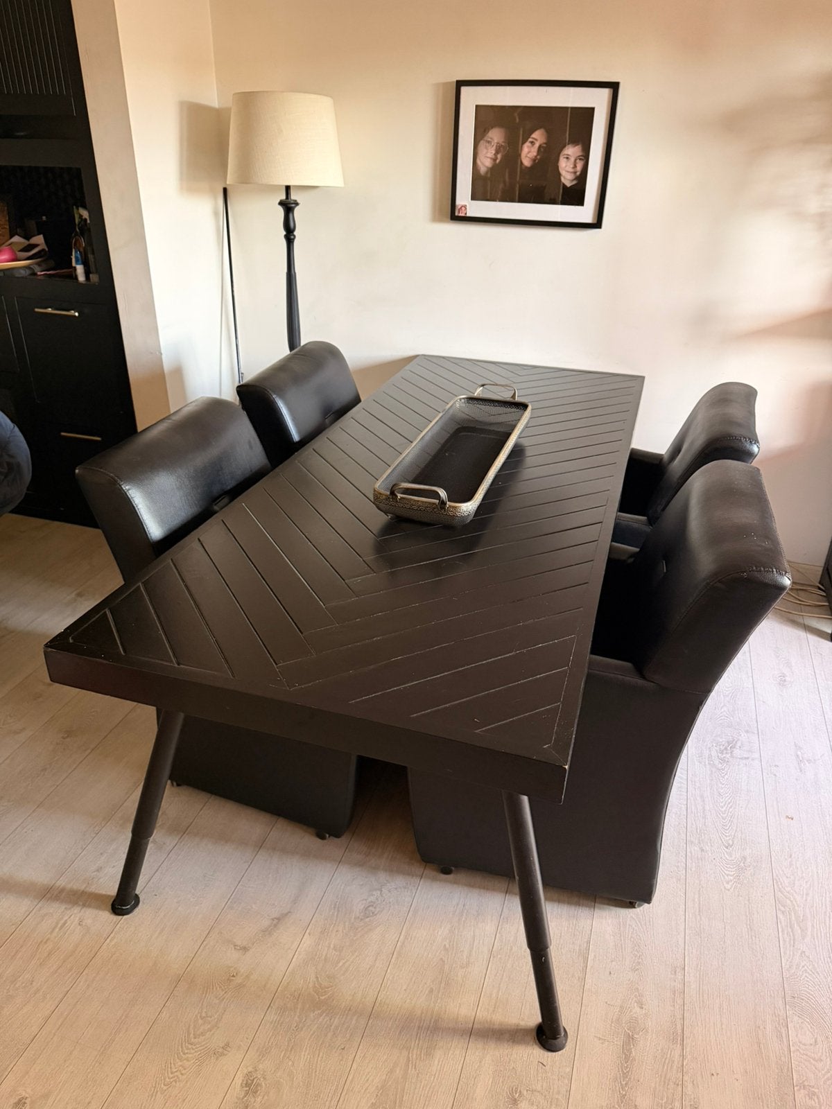 Visgraat Eettafel met 4 echt lederen stoelen zwart, Ophalen, Zo goed als nieuw, 4 tot 6 stoelen