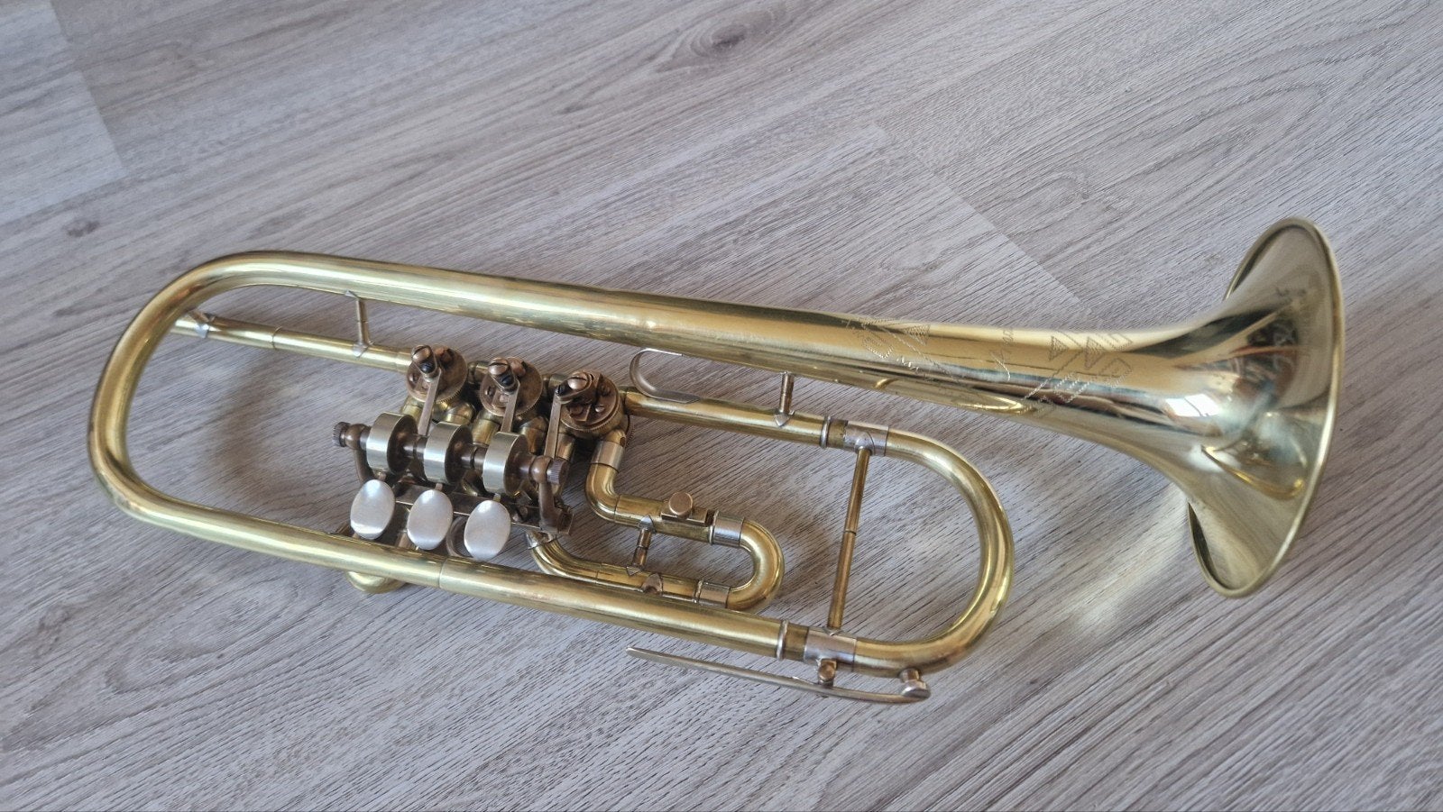 Mooie oude Amati trompet met draaiventielen, Ophalen of Verzenden, Gebruikt, Bes-trompet, Met koffer