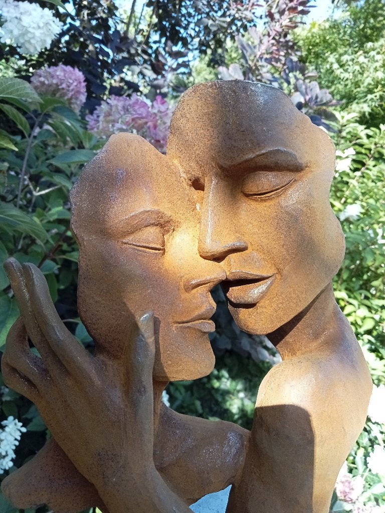 Tuinbeelden romance gietijzer in drie modellen nieuw., Tuin en Terras, Tuinbeelden, Nieuw, Mensenbeeld, Metaal, Ophalen of Verzenden