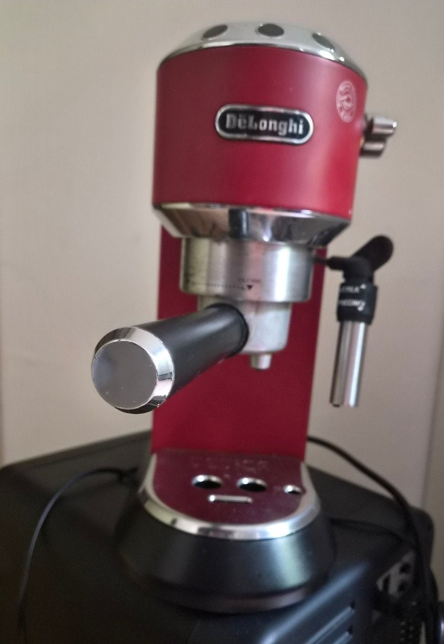 DeLonghi Dedica Style EC 685.R Espresso machine – Rood, Ophalen, Gebruikt, Espresso apparaat, Gemalen koffie