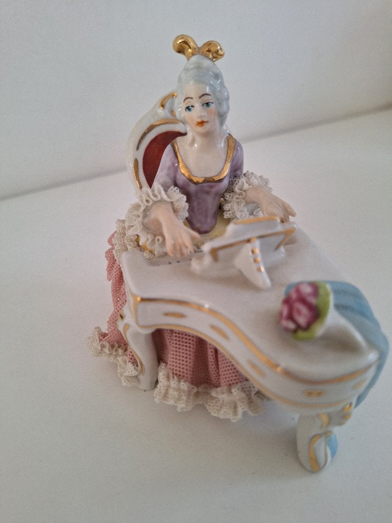 Origineel vintage porselein beeldje, Verzamelen, Beelden en Beeldjes, Ophalen, Zo goed als nieuw, Mens