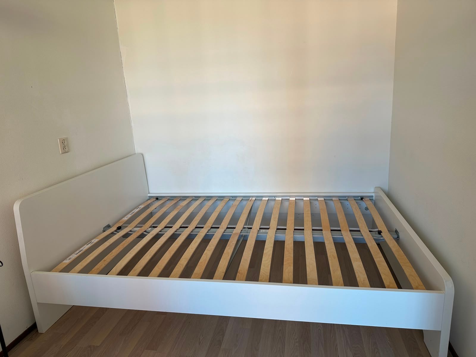 Ikea Askvoll Bedframe + lattenbodem - Zo goed als nieuw, Wit, Zo goed als nieuw, Twijfelaar, 200 cm