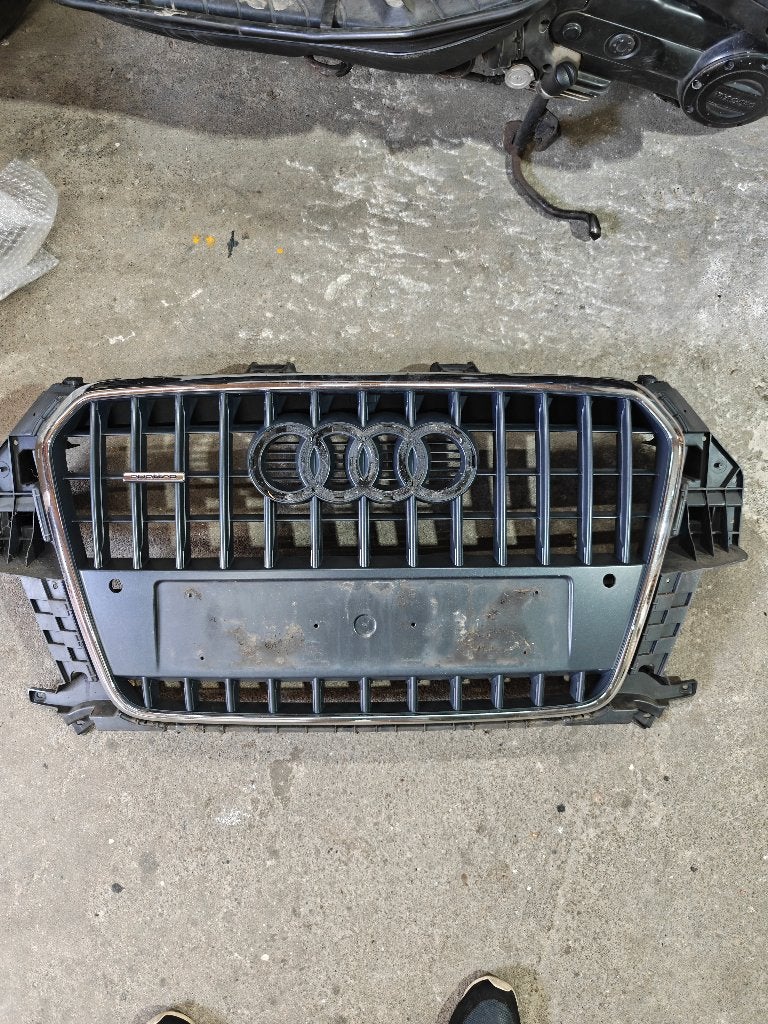 Audi Q3 grill, Ophalen, Gebruikt, Voor, Audi