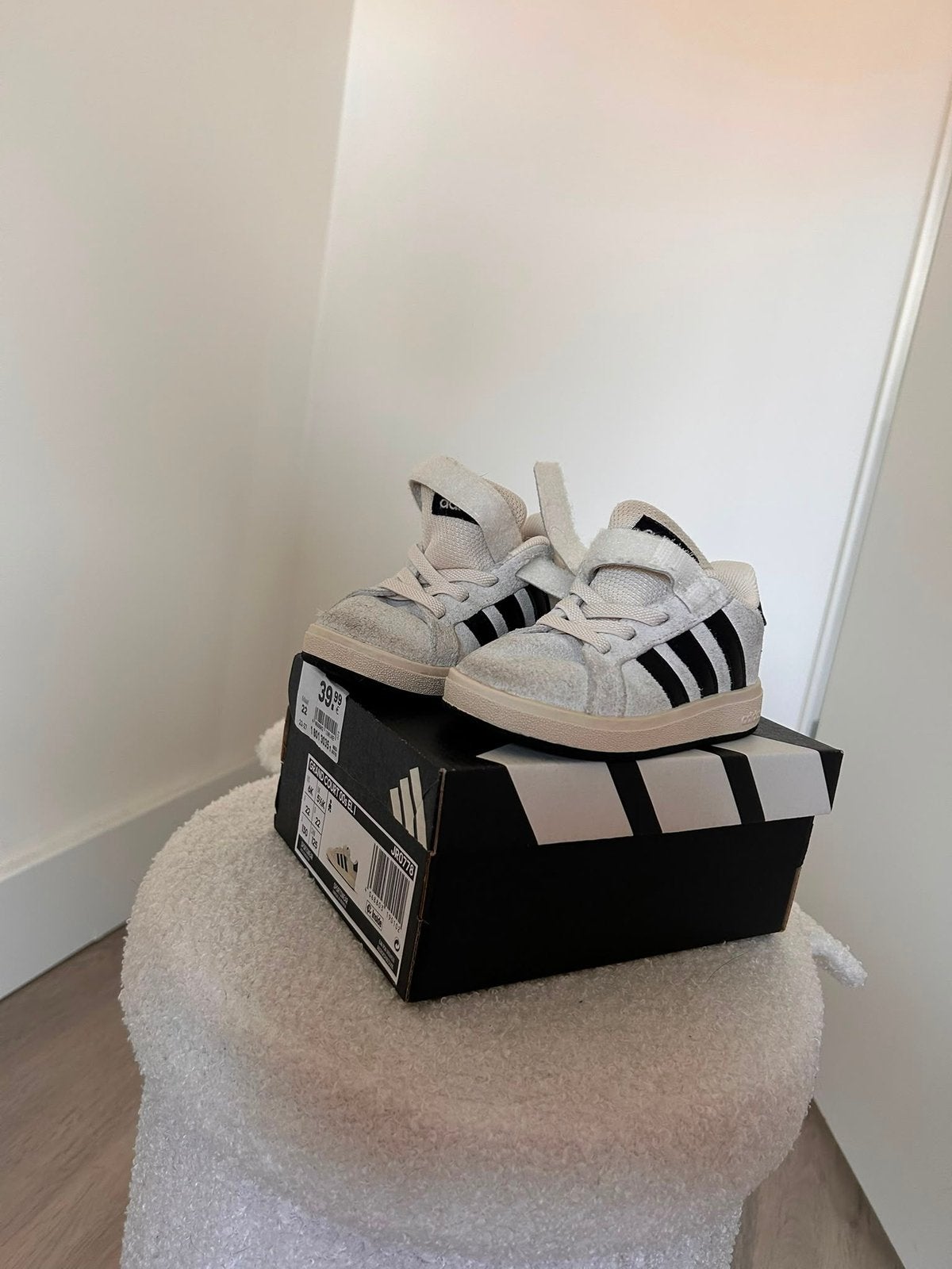 Creme adidas maat 22, Ophalen of Verzenden, Zo goed als nieuw, Jongetje of Meisje, Schoentjes