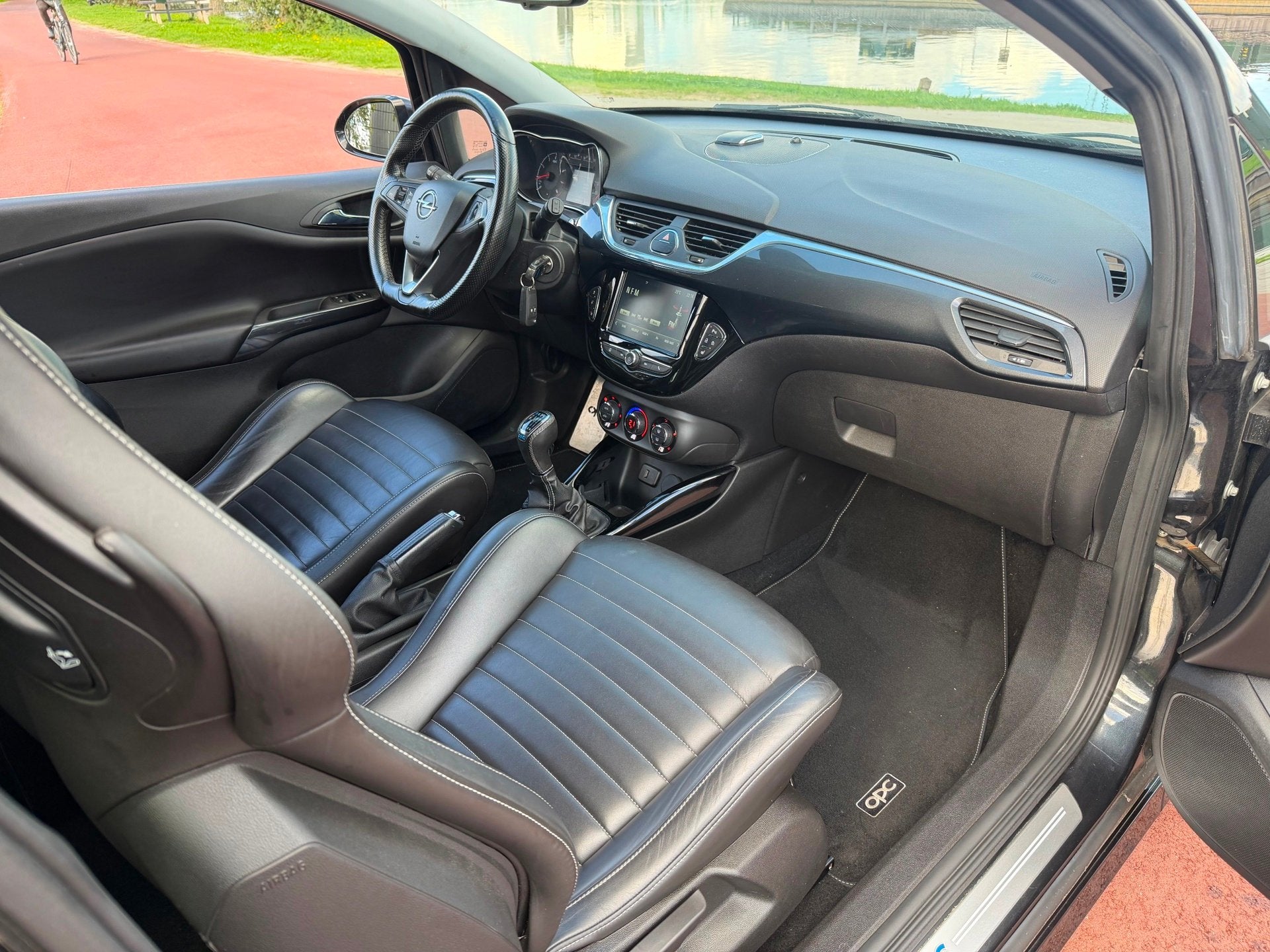 Opel Corsa 1.6 Turbo OPC 207PK Schaalstoelen Weinig KM!, Auto's, Gebruikt, Euro 6, Zwart, Leder