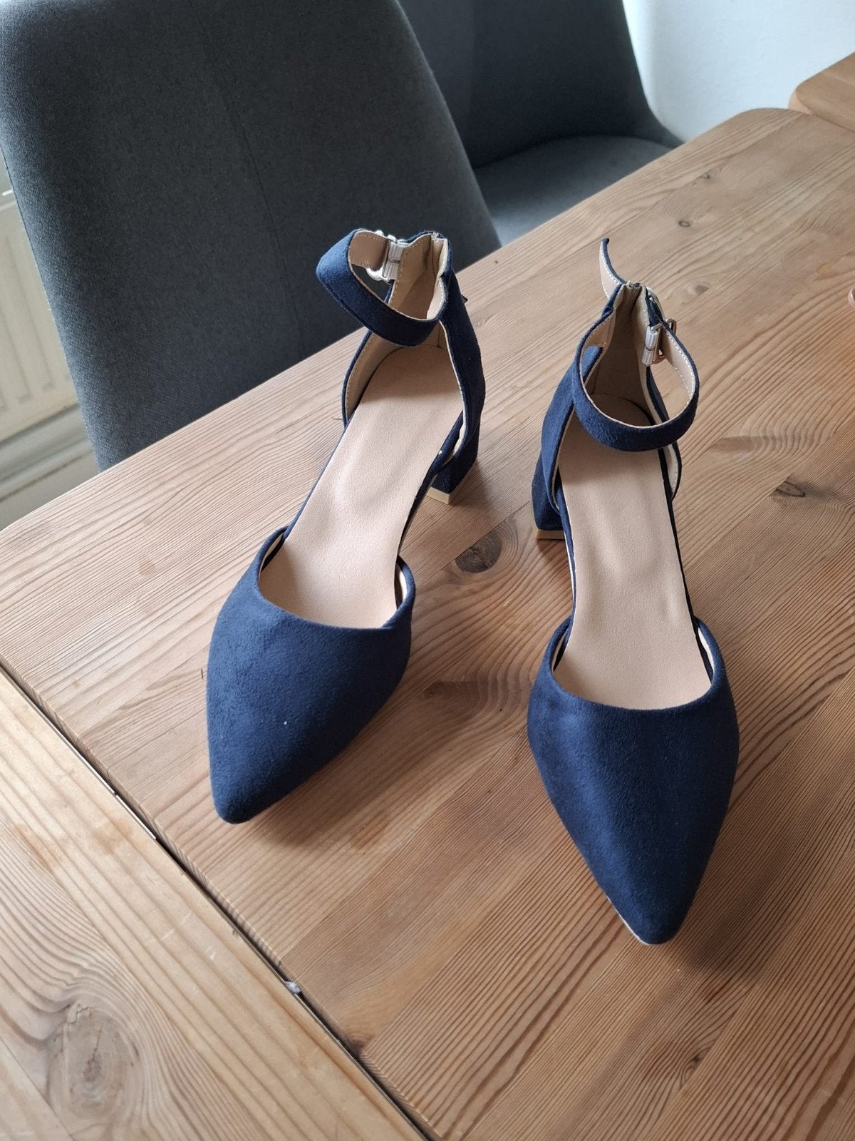 Nieuwe donkerblauwe pumps met enkelbandje, Ophalen of Verzenden, Nieuw, Blauw, Pumps
