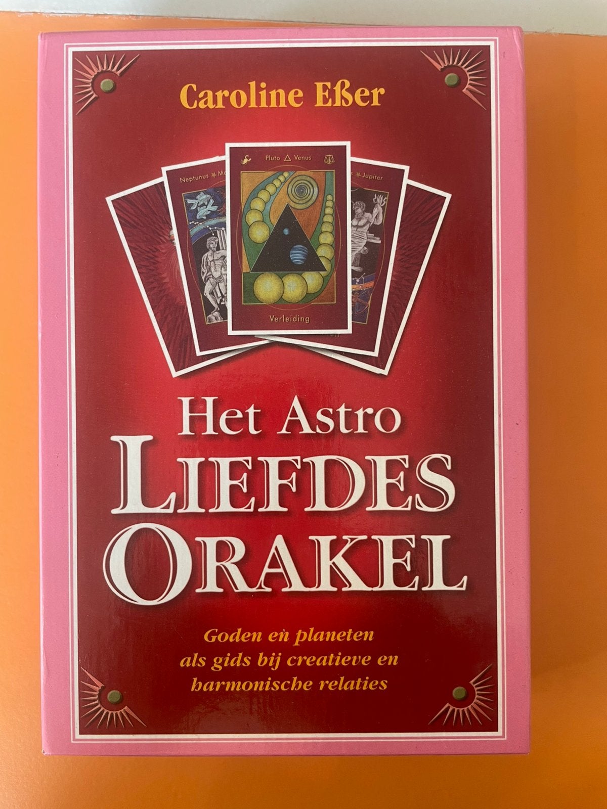 Het Astro Liefdes Orakel – Caroline Eßer | 69 kaarten + boek, Boeken, Ophalen of Verzenden, Zo goed als nieuw, Tarot of Kaarten leggen