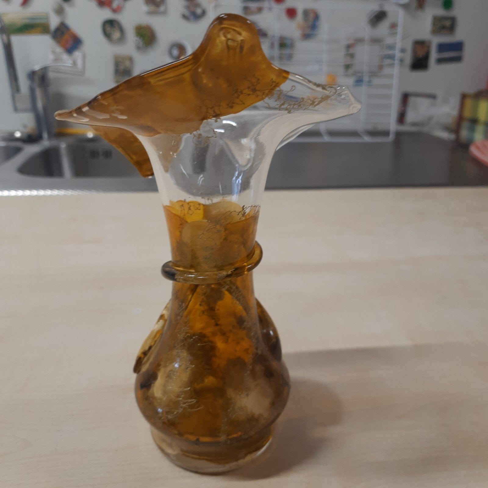 Unieke Amberkleurige glazen design vaas - Handgemaakt, Ophalen of Verzenden, Zo goed als nieuw, Glas, 23 cm