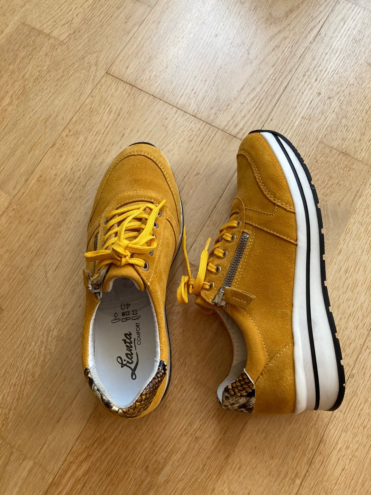 Suede dames sneakers geel, mt 40 (Nieuw)., Geel, Nieuw, Ophalen of Verzenden, Sneakers of Gympen