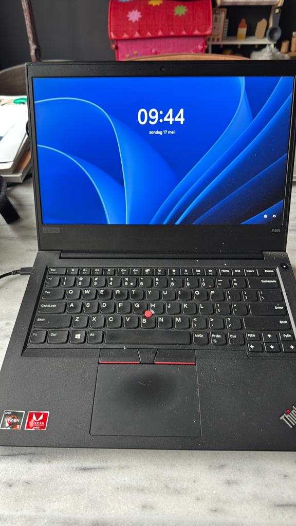 Lenovo ThinkPad E495 | Ryzen 5 | 16GB | 240GB SSD | FHD, Gebruikt, Met videokaart, 2 tot 3 Ghz, Qwerty