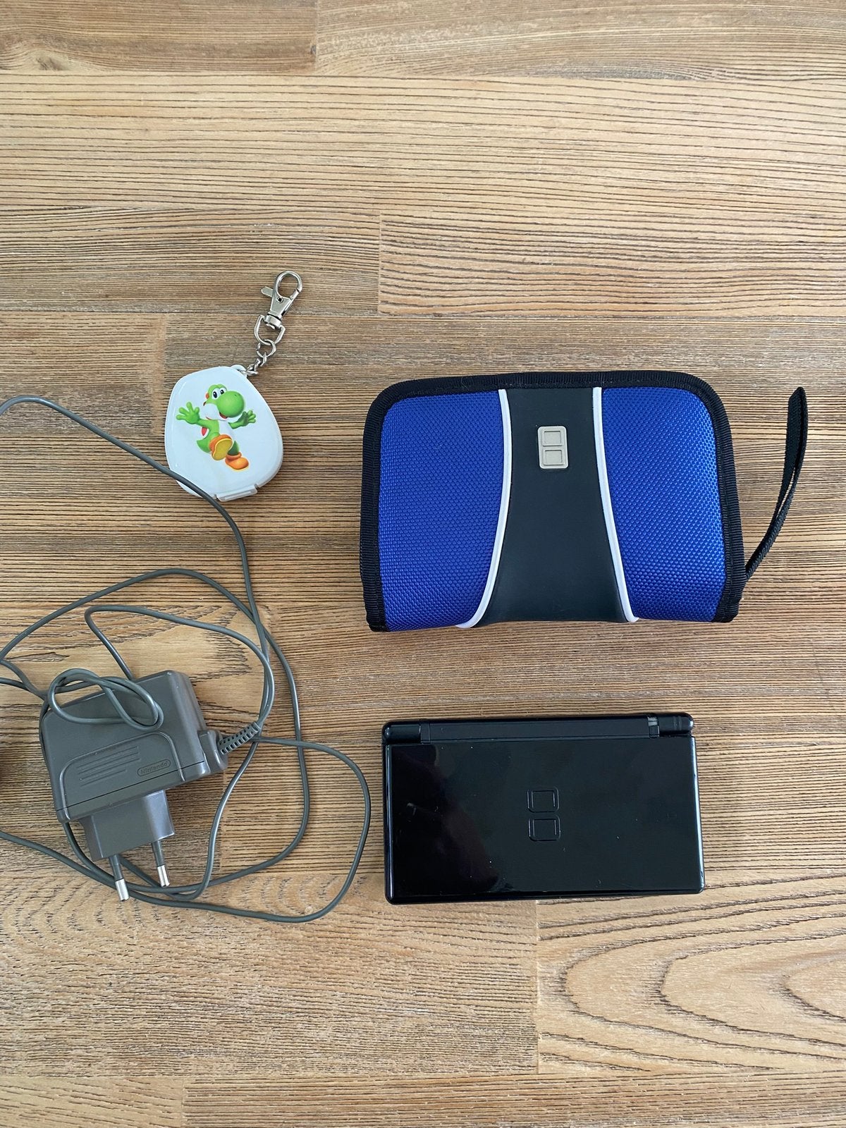 Nintendo DS Lite Zwart met hoes en oplader., Spelcomputers en Games, Ophalen, Gebruikt, Zwart, Met beschermhoes of tas