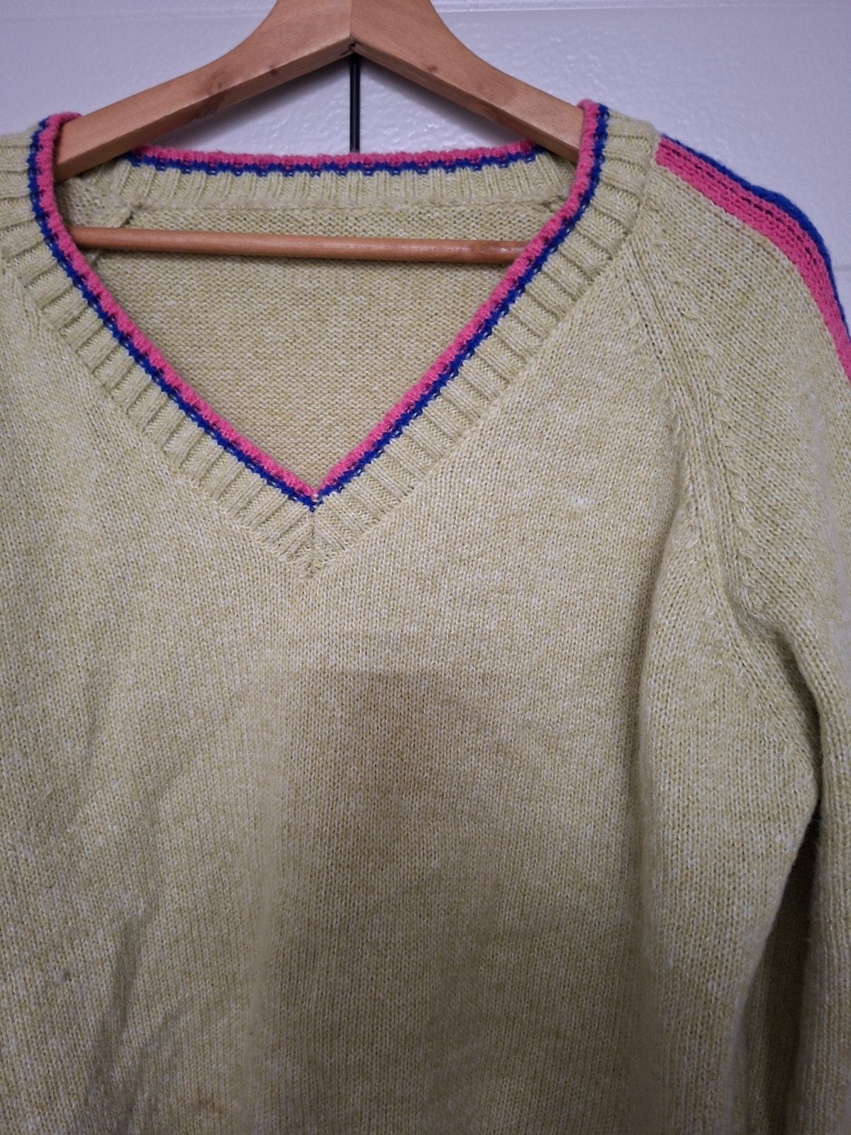 Vintage trui maat L met V-hals en gekleurde strepen, Kleding | Dames, Truien en Vesten, Ophalen of Verzenden, Gedragen, Maat 42/44 (L)