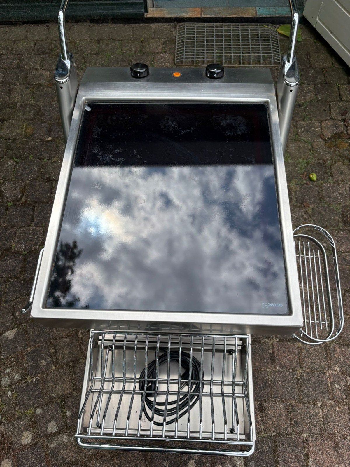 Keramische Barbeque, verrijdbaar, rvs werkt op 220v, Ophalen
