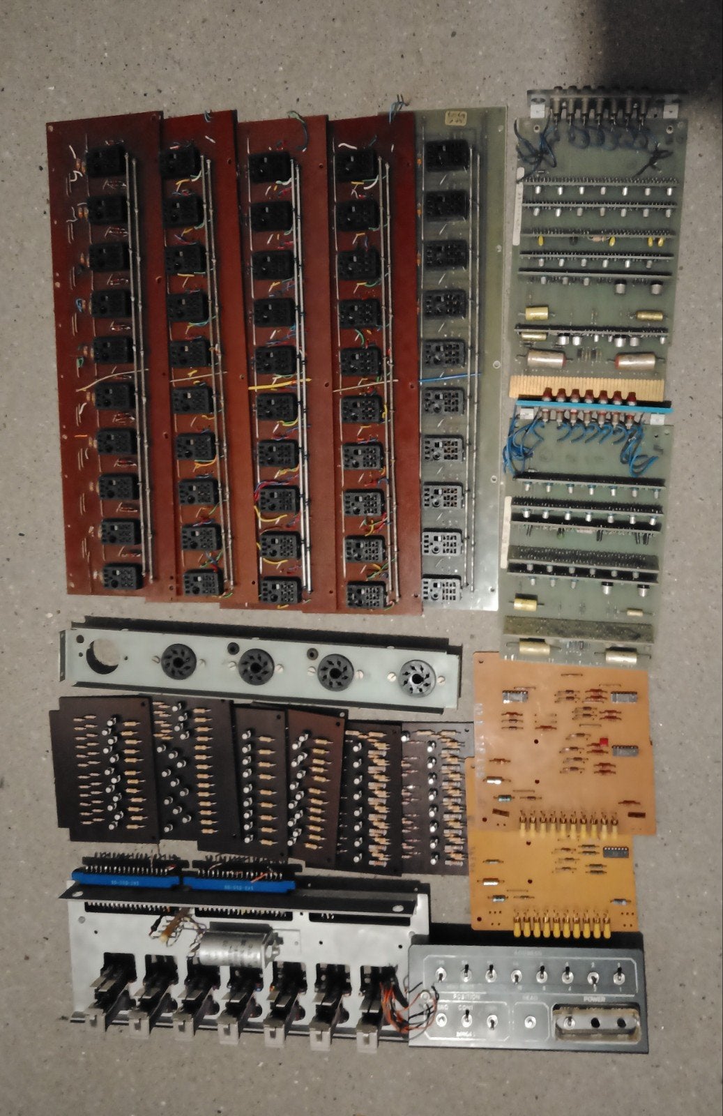 Relaisvoetjes en printplaten mainframe/telefooncentrale, 1, Ophalen of Verzenden